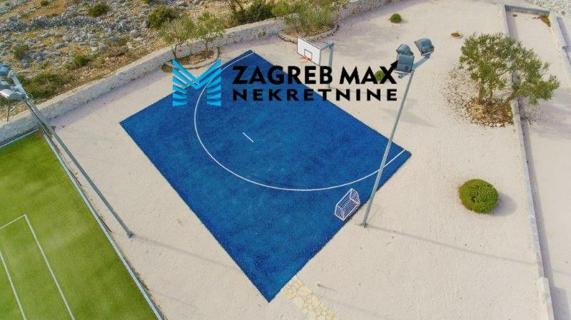 Zagreb - BRAČ - MILNA Ekskluzivna hacienda na 10 000 m2, mirna lokacija, novogradnja, parking