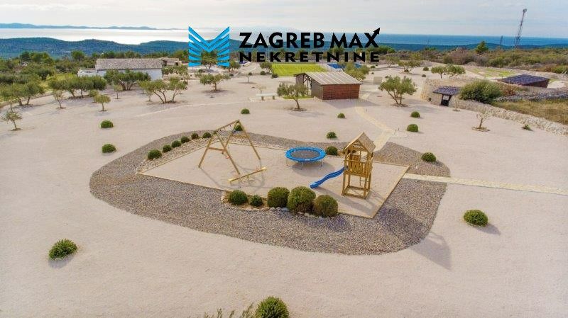 Zagreb - BRAČ - MILNA Ekskluzivna hacienda na 10 000 m2, mirna lokacija, novogradnja, parking