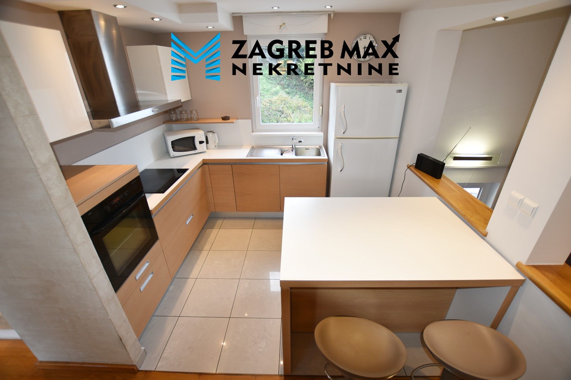 Zagreb - NAJAM - SVETI DUH ekskluzivan penthouse 118 m2, terasa, 2 parkinga