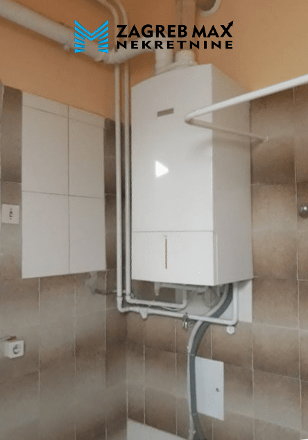 Zagreb - CENTAR, VLAŠKA ULICA – prostran četverosoban stan od 106 m2, 1. kat, parking, odlična lokacija,