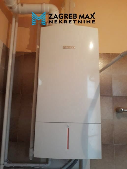 Zagreb - CENTAR, VLAŠKA ULICA – prostran četverosoban stan od 106 m2, 1. kat, parking, odlična lokacija,