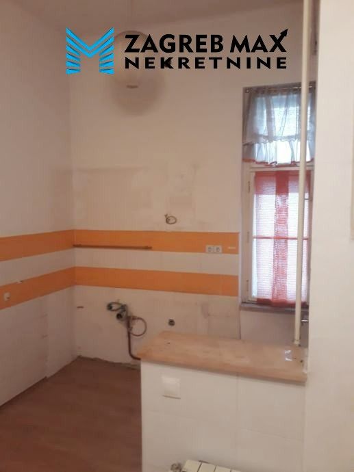 Zagreb - CENTAR, VLAŠKA ULICA – prostran četverosoban stan od 106 m2, 1. kat, parking, odlična lokacija,