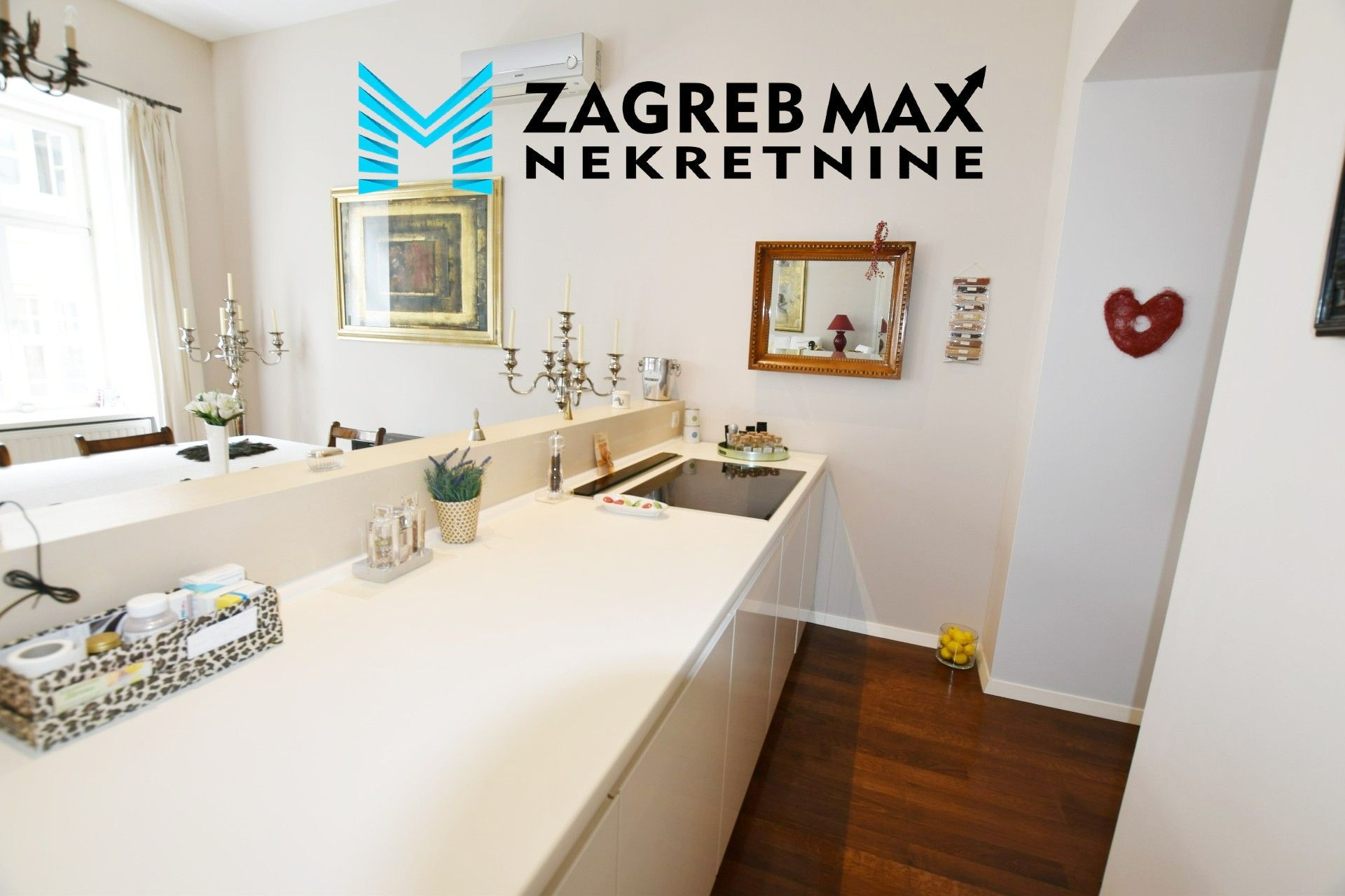 Zagreb - ZAGREB STROGI CENTAR - ekskluzivan stan 159 m2, 2. kat, odlična lokacija