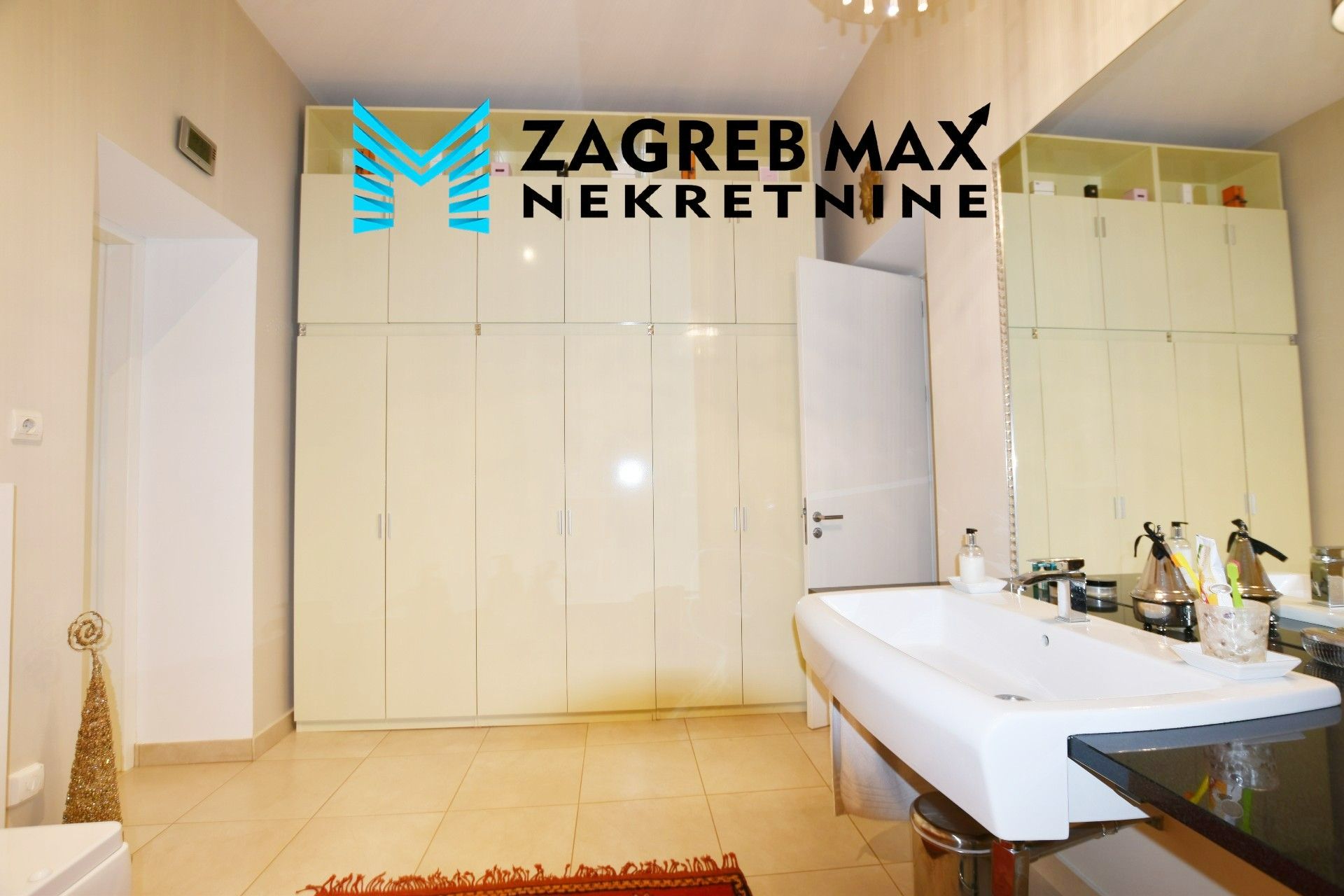 Zagreb - ZAGREB STROGI CENTAR - ekskluzivan stan 159 m2, 2. kat, odlična lokacija