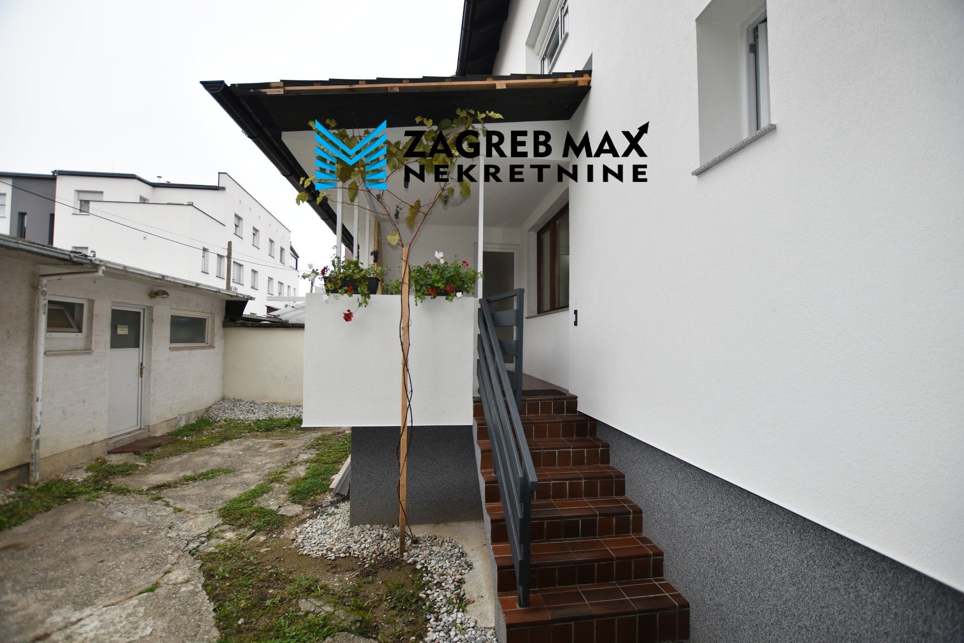 Zagreb - GAJNICE – Ulica Jagnjedje, ugodan 3soban stan u prizemlju, 2 spremišta i podrum, parking, loggia