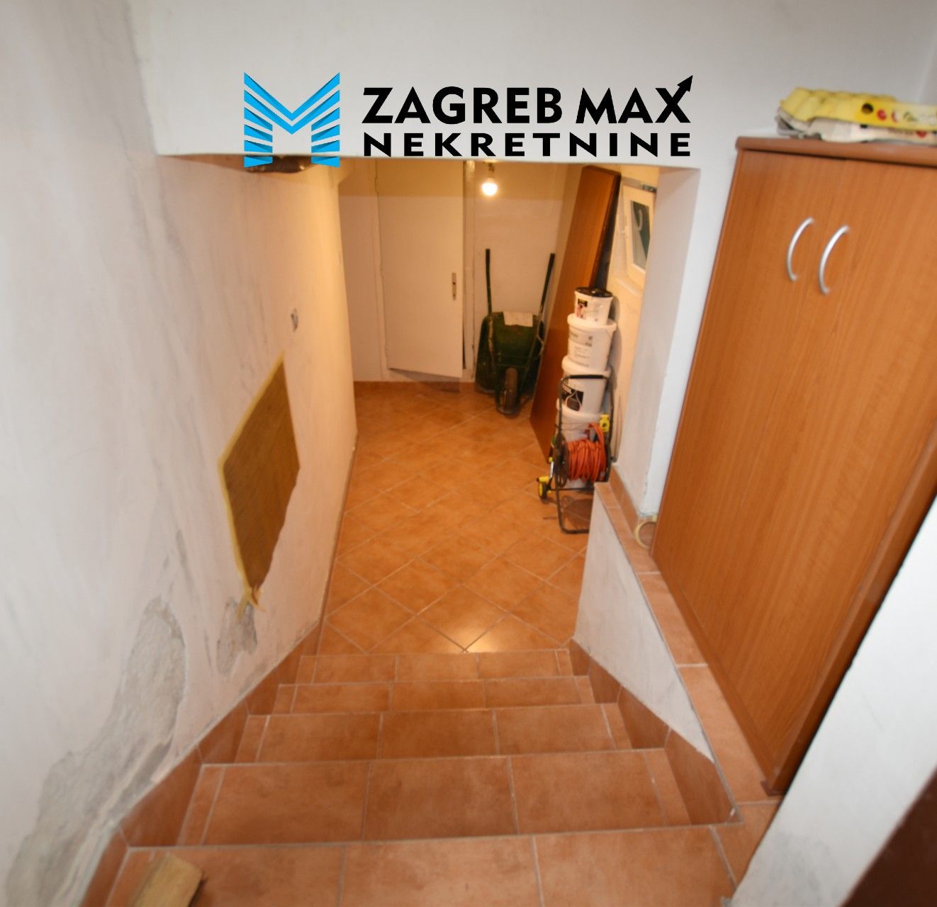 Zagreb - GAJNICE – Ulica Jagnjedje, ugodan 3soban stan u prizemlju, 2 spremišta i podrum, parking, loggia