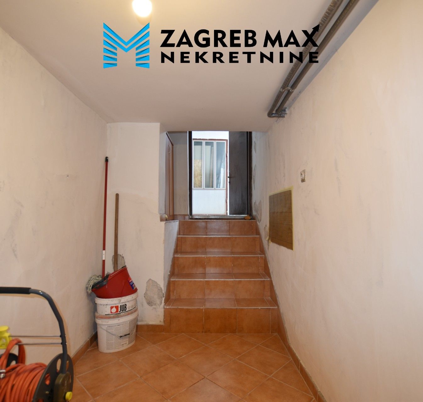 Zagreb - GAJNICE – Ulica Jagnjedje, ugodan 3soban stan u prizemlju, 2 spremišta i podrum, parking, loggia