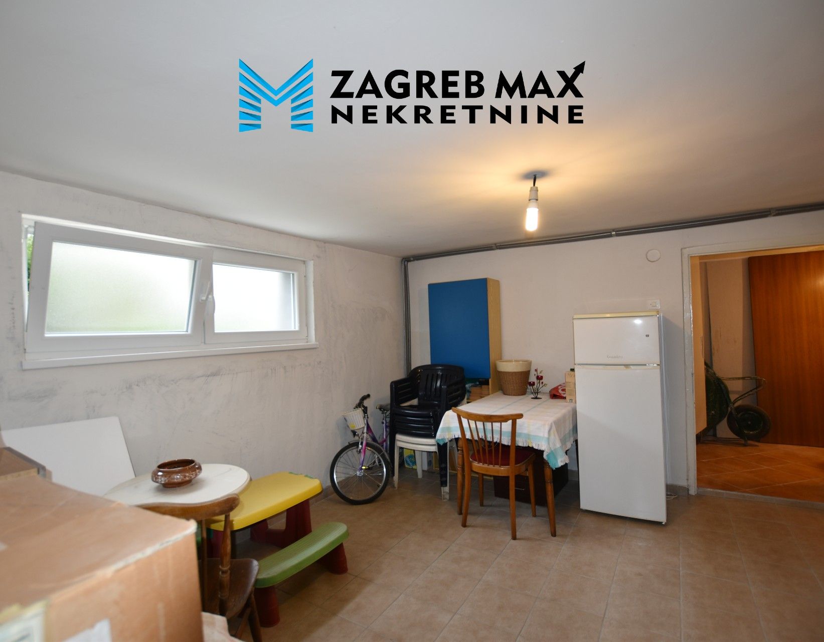 Zagreb - GAJNICE – Ulica Jagnjedje, ugodan 3soban stan u prizemlju, 2 spremišta i podrum, parking, loggia