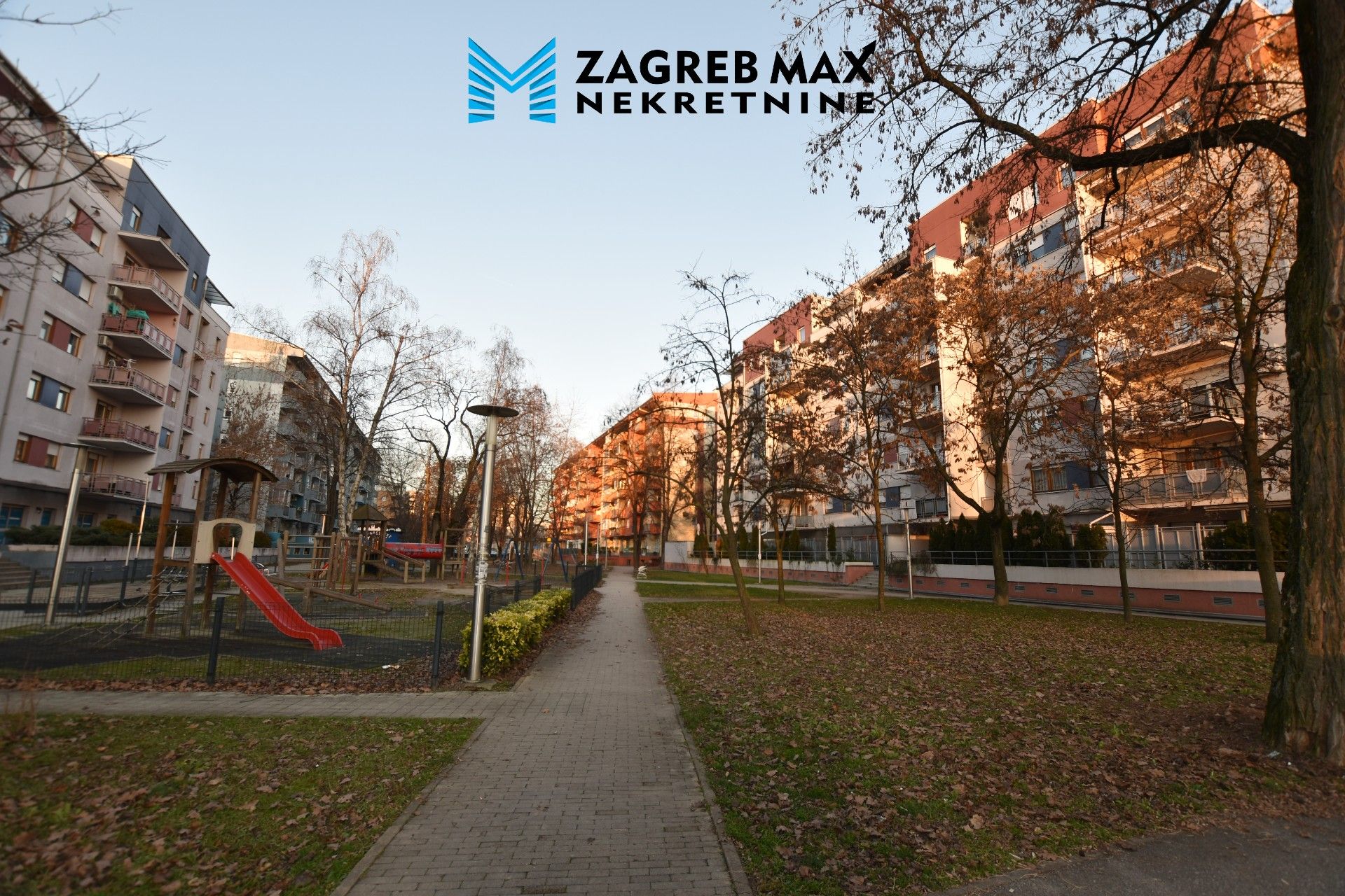Zagreb - ŠPANSKO – Ugodan 3soban stan 57 m2, terasa 18m2, 3 spavaće sobe, prizemlje, odlična lokacija