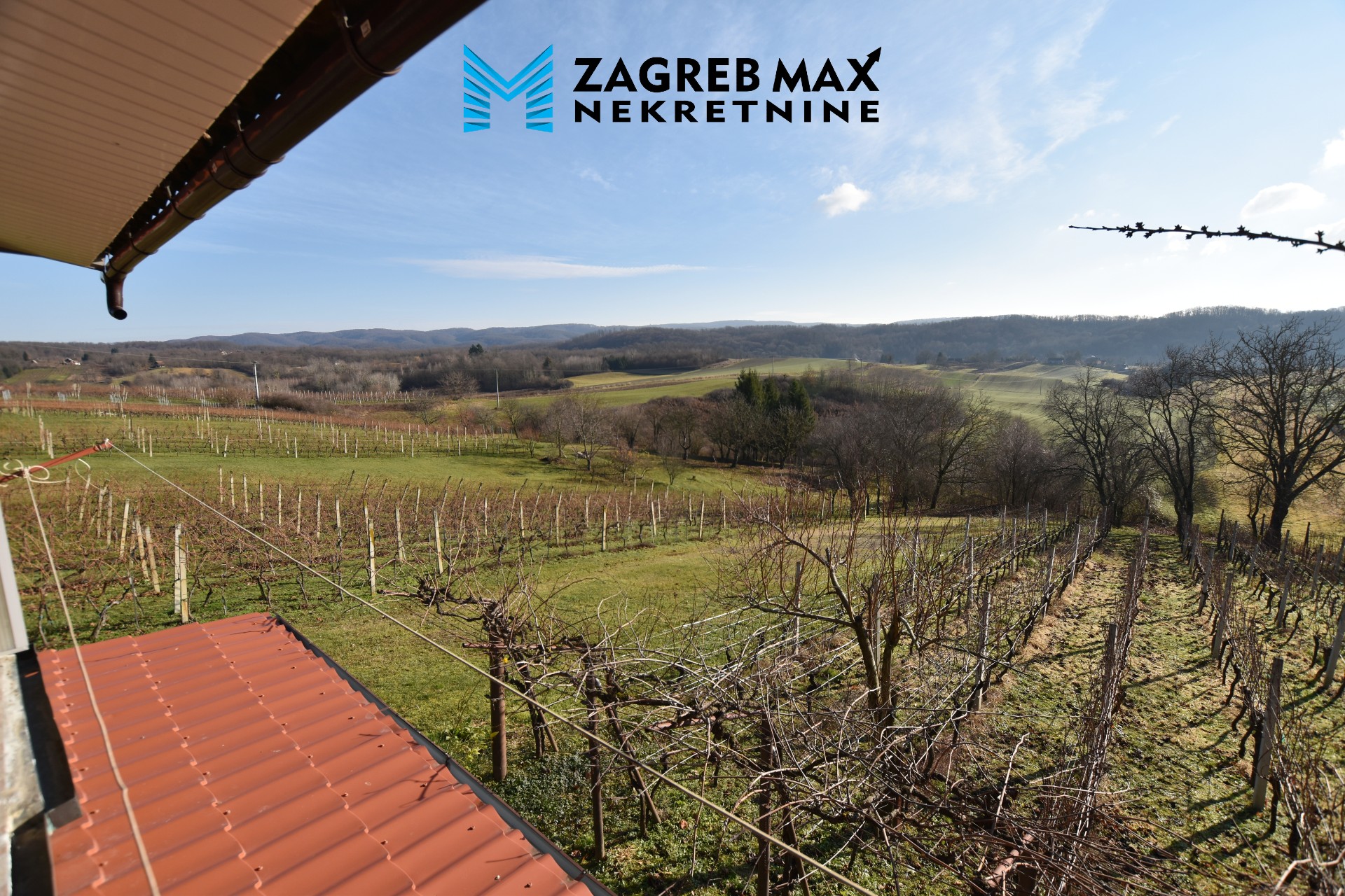 Zagreb - MOSLOVAČKA SLATINA (POPOVAČA) – Samostojeća kuća 64 m2, zemljište 1300 m2, vinograd, mirno okruženje