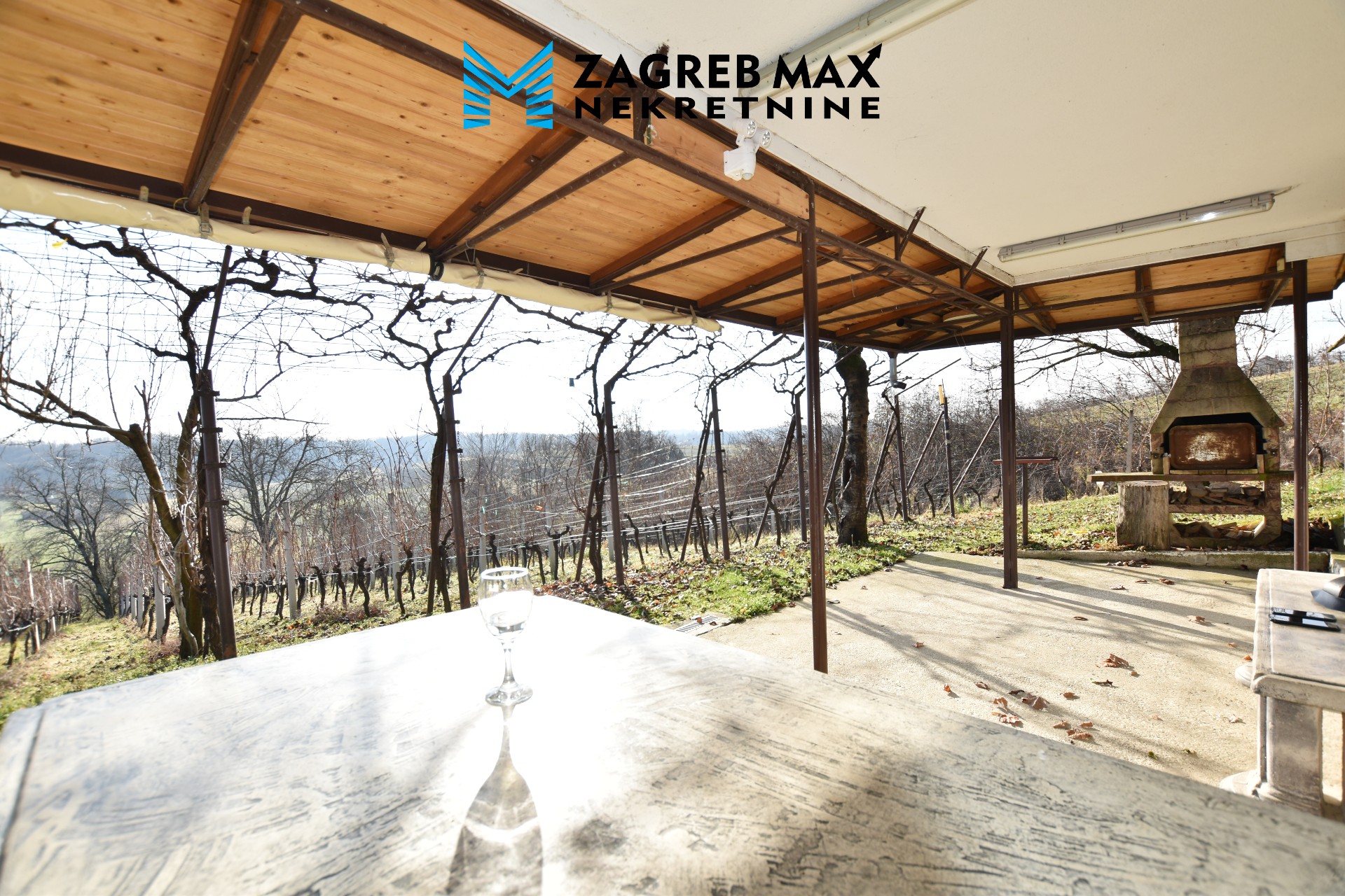 Zagreb - MOSLOVAČKA SLATINA (POPOVAČA) – Samostojeća kuća 64 m2, zemljište 1300 m2, vinograd, mirno okruženje