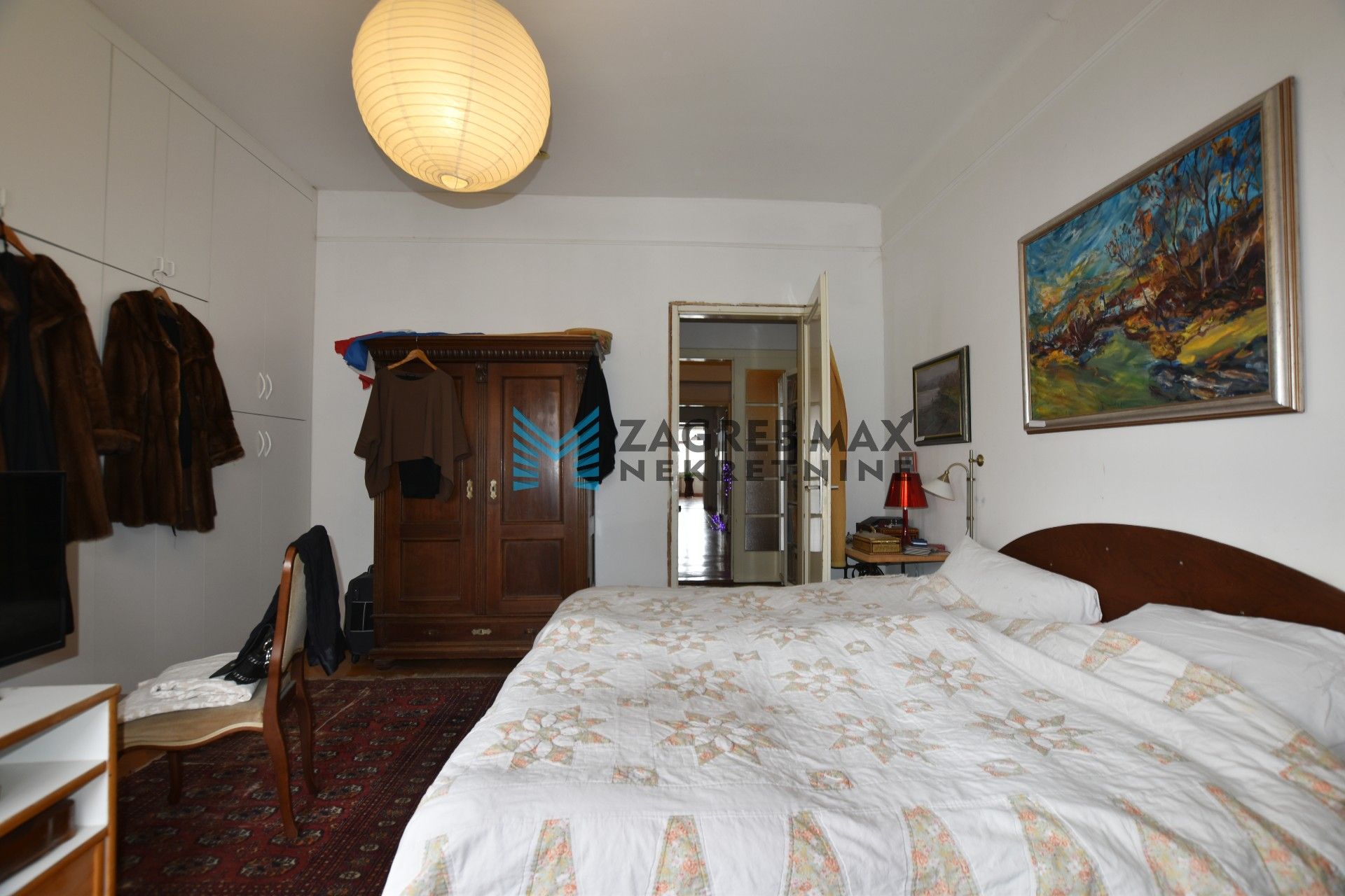 Zagreb - VRHOVEC Prostran 6soban stan 187 m2 + 2 garaže 34 m2, 1. kat, loggia, balkon, odlična lokacija