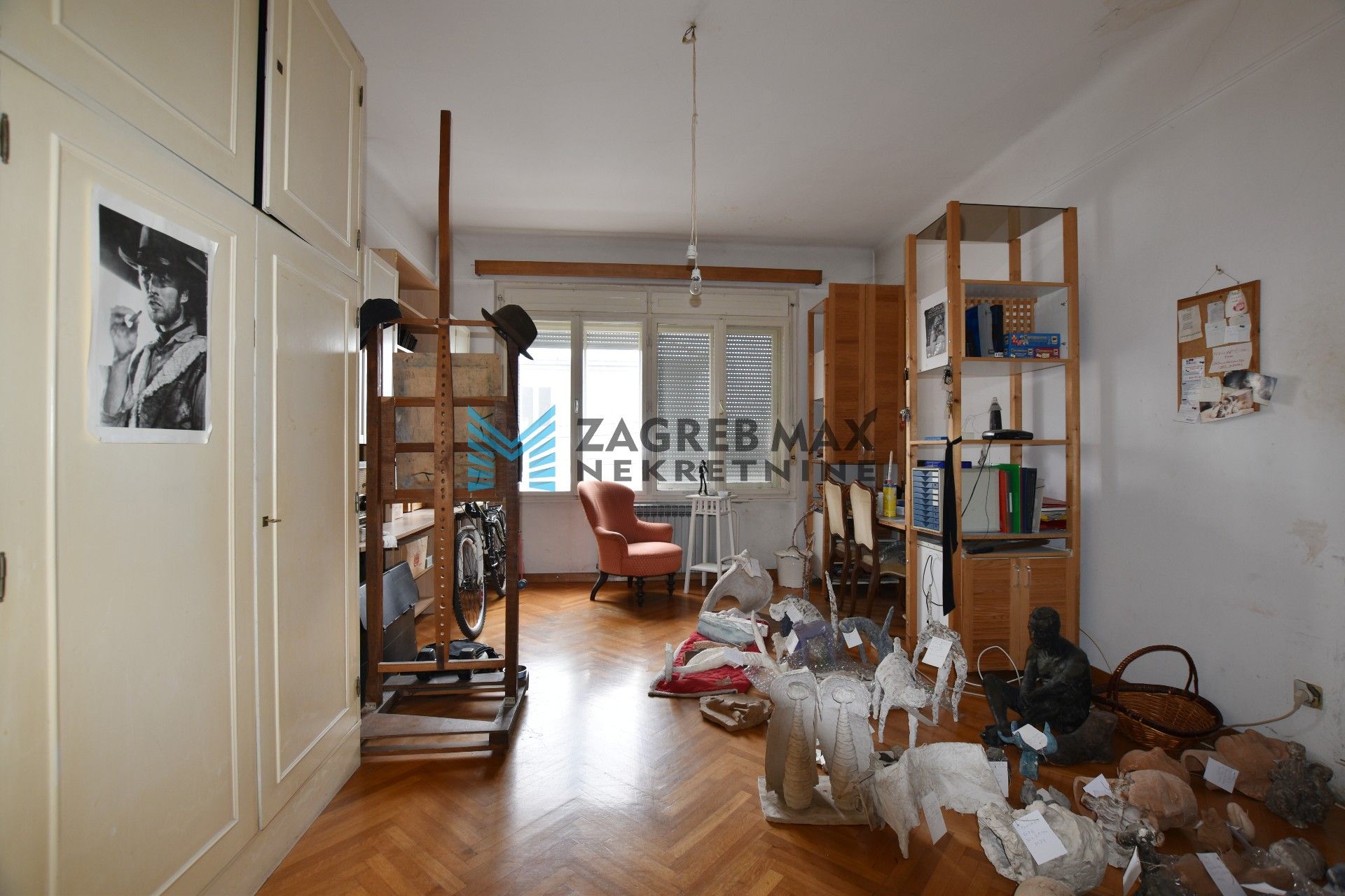 Zagreb - VRHOVEC Prostran 6soban stan 187 m2 + 2 garaže 34 m2, 1. kat, loggia, balkon, odlična lokacija