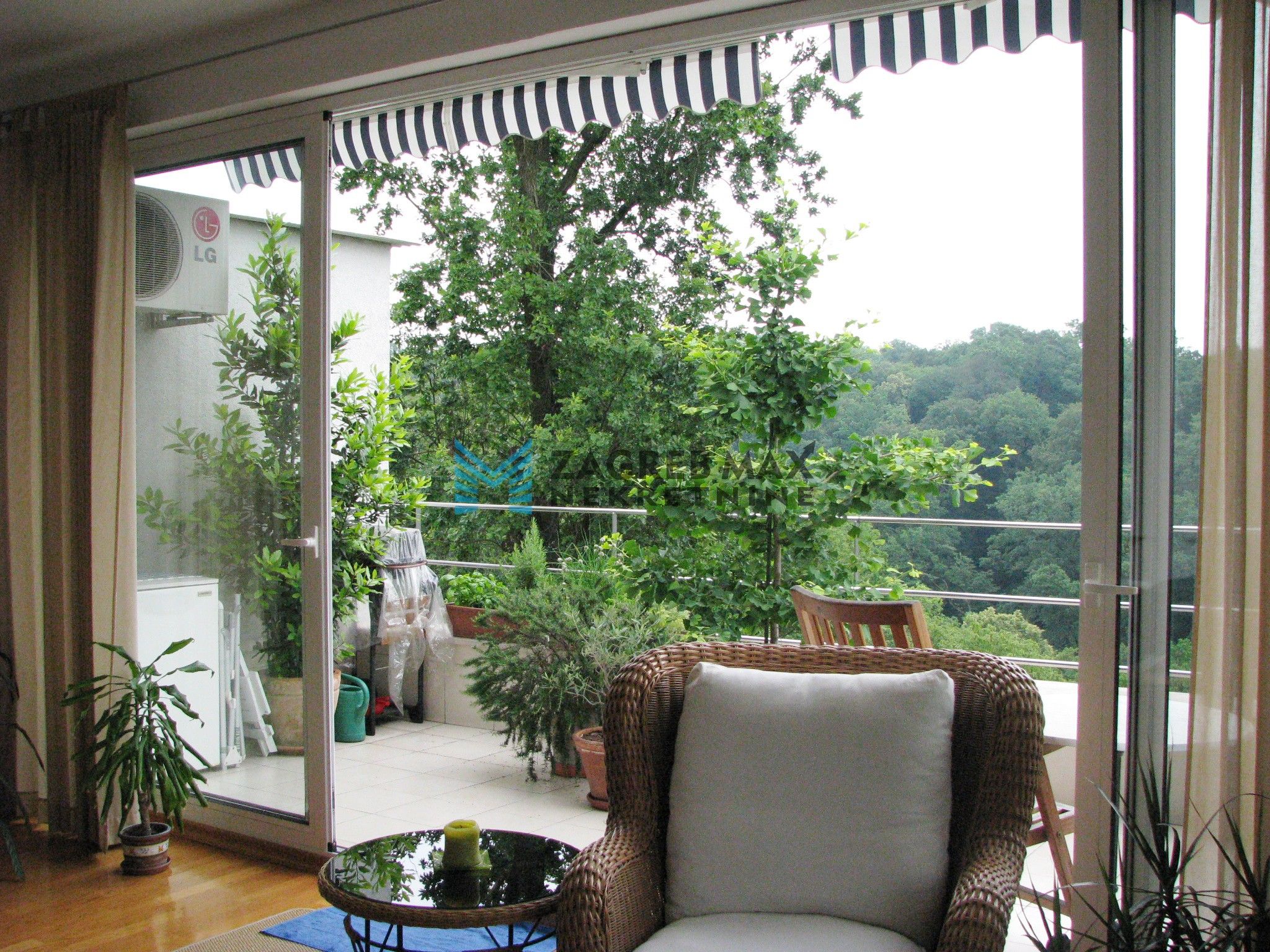 Zagreb - NAJAM CENTAR - Goljak, luksuzan 3soban stan 110 m2, 1. kat, mirno okruženje, terasa, parking