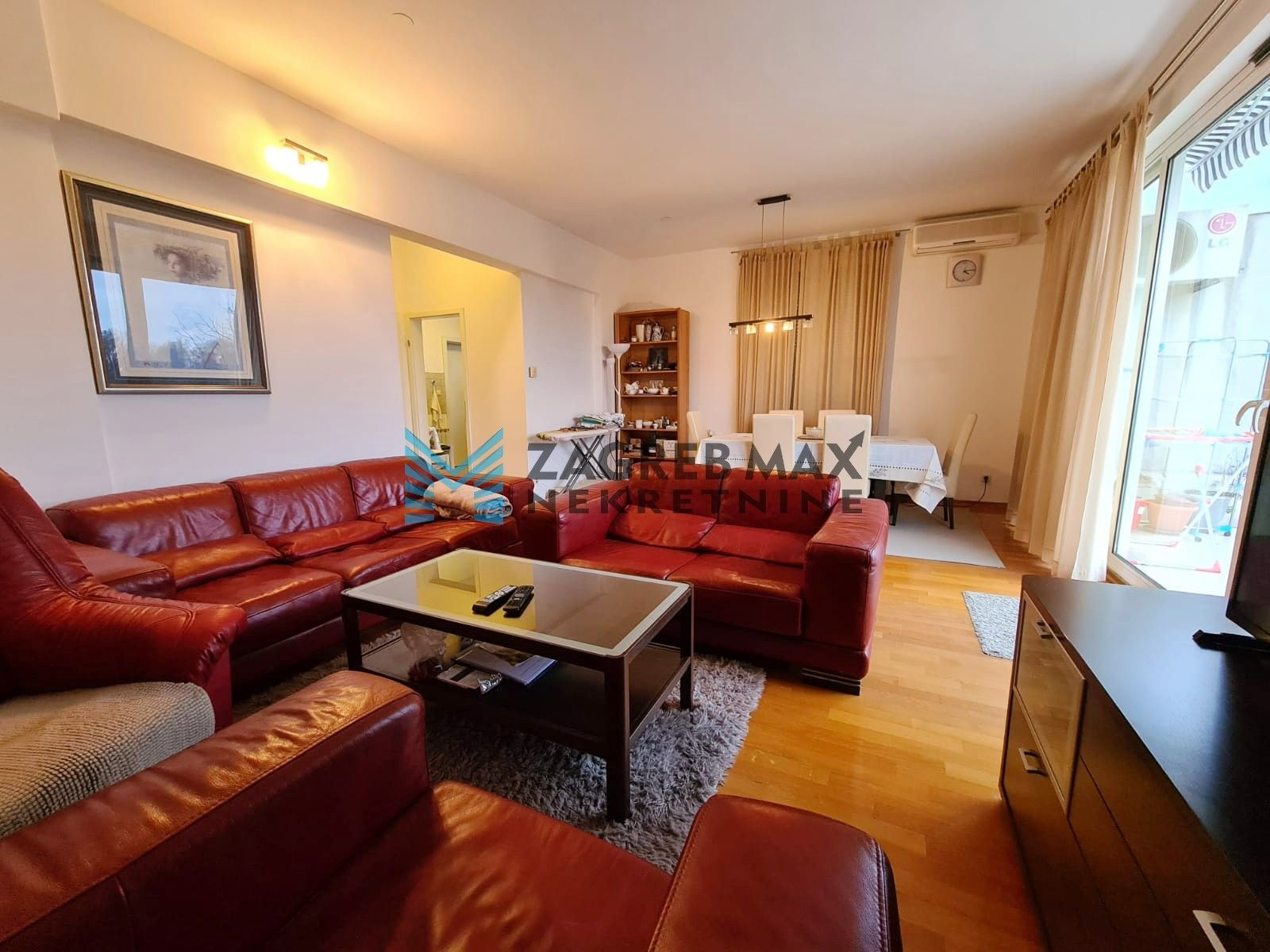 Zagreb - NAJAM CENTAR - Goljak, luksuzan 3soban stan 110 m2, 1. kat, mirno okruženje, terasa, parking