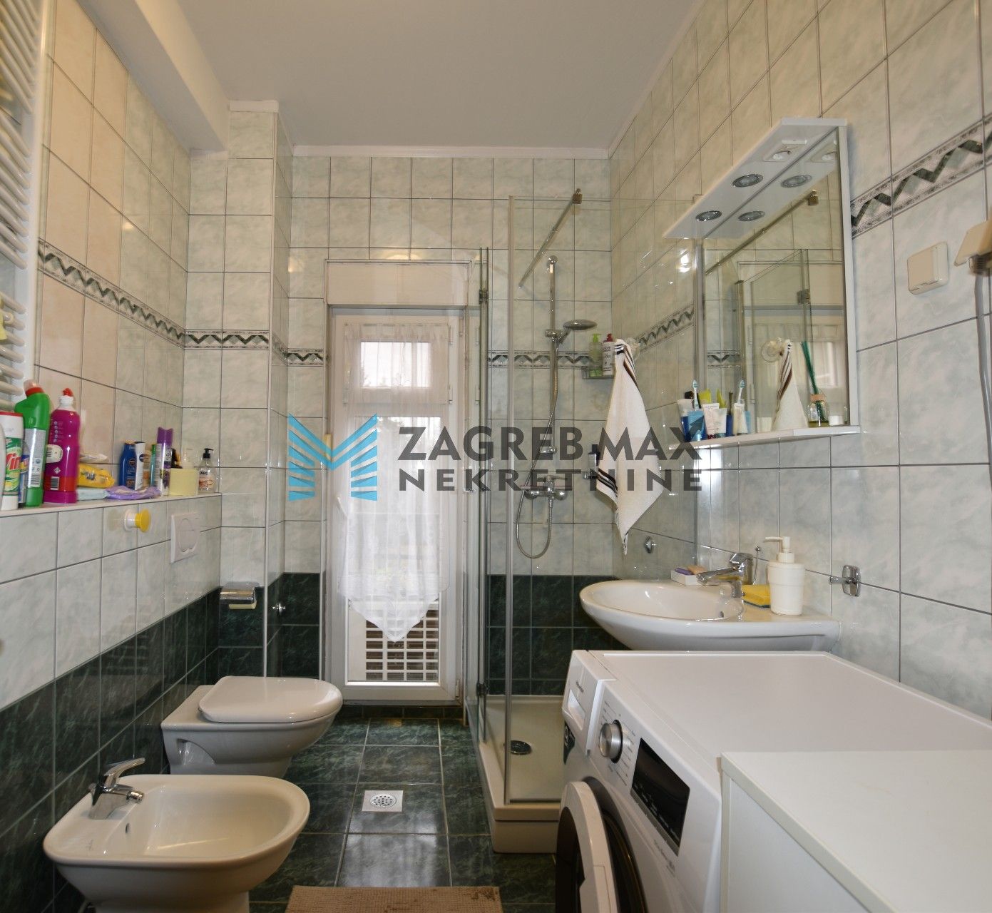 Zagreb - NAJAM CENTAR - Goljak, luksuzan 3soban stan 110 m2, 1. kat, mirno okruženje, terasa, parking