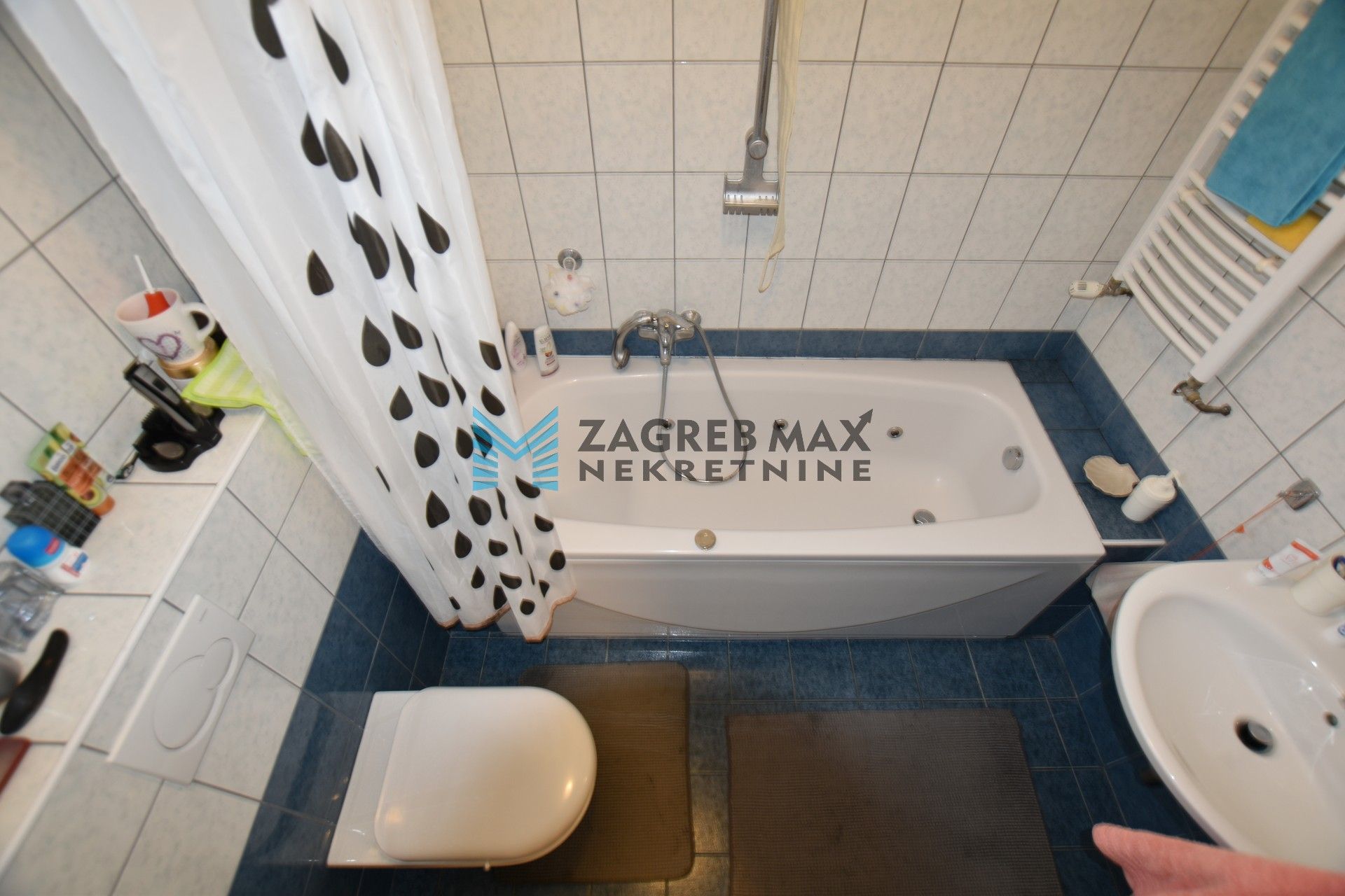 Zagreb - NAJAM CENTAR - Goljak, luksuzan 3soban stan 110 m2, 1. kat, mirno okruženje, terasa, parking