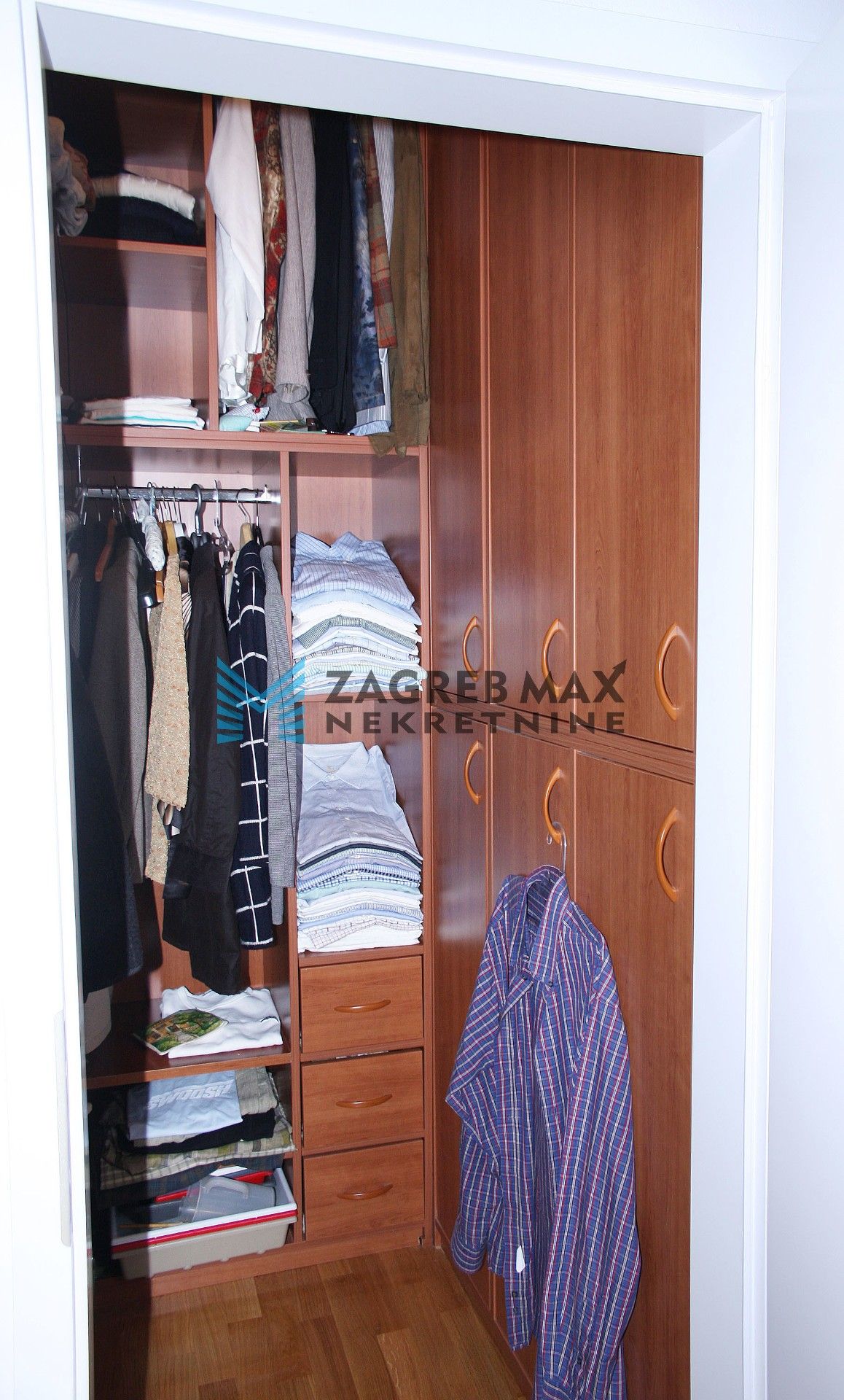 Zagreb - NAJAM CENTAR - Goljak, luksuzan 3soban stan 110 m2, 1. kat, mirno okruženje, terasa, parking