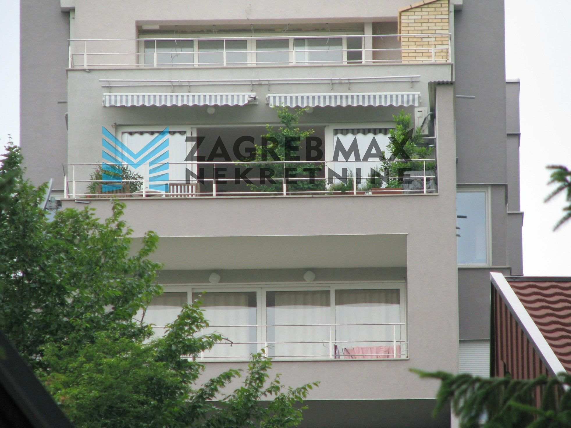 Zagreb - NAJAM CENTAR - Goljak, luksuzan 3soban stan 110 m2, 1. kat, mirno okruženje, terasa, parking