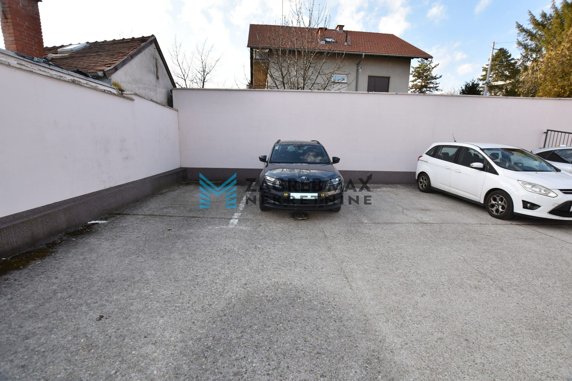 Zagreb - NAJAM CENTAR - Goljak, luksuzan 3soban stan 110 m2, 1. kat, mirno okruženje, terasa, parking