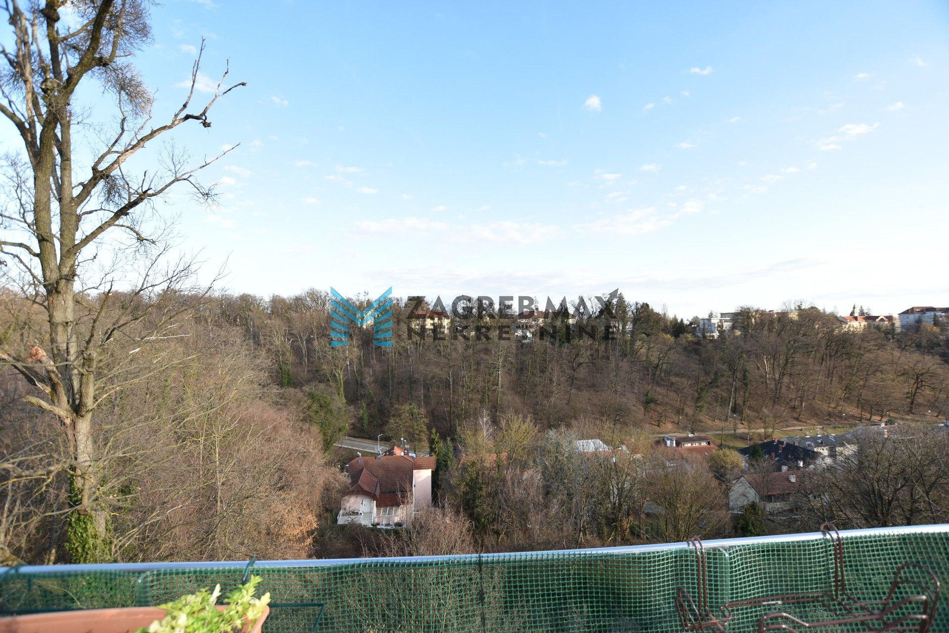 Zagreb - NAJAM CENTAR - Goljak, luksuzan 3soban stan 110 m2, 1. kat, mirno okruženje, terasa, parking