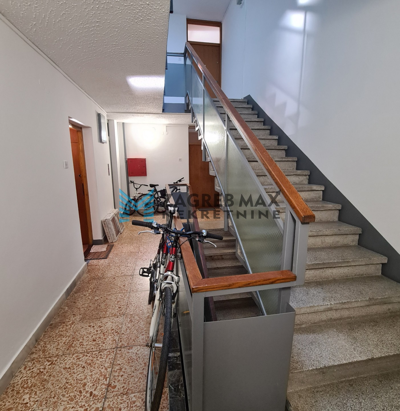 Zagreb - UTRINA – Maretićeva ulica, 1soban stan 32 m2, 7. kat, odlična lokacija, BEZ PROVIZIJE