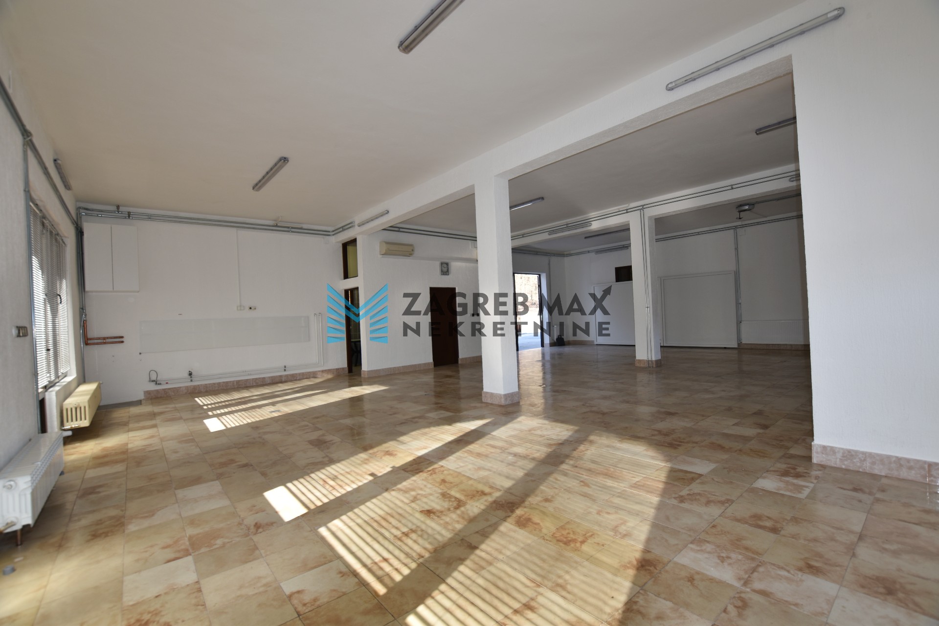 Zagreb - NAJAM - DONJA PUŠĆA Novouređeni poslovni prostor od 160 m2 uz glavnu cestu, parking, BEZ PROVIZIJE