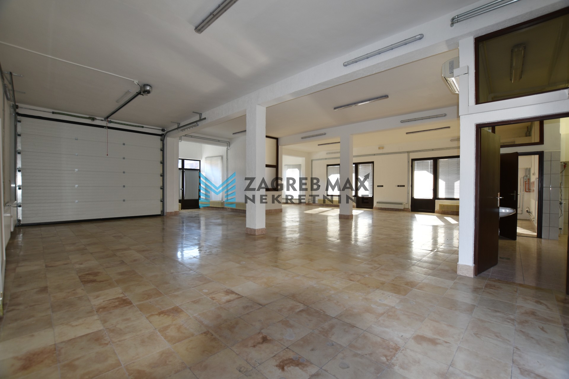 Zagreb - NAJAM - DONJA PUŠĆA Novouređeni poslovni prostor od 160 m2 uz glavnu cestu, parking, BEZ PROVIZIJE