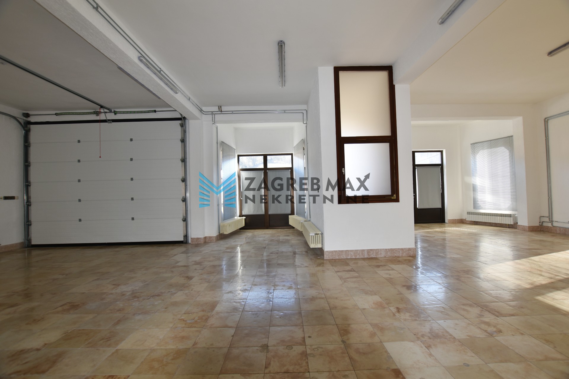 Zagreb - NAJAM - DONJA PUŠĆA Novouređeni poslovni prostor od 160 m2 uz glavnu cestu, parking, BEZ PROVIZIJE