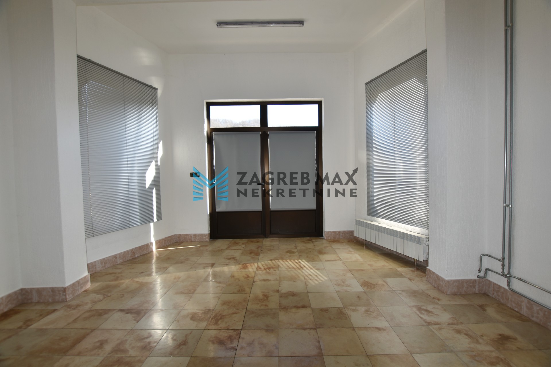 Zagreb - NAJAM - DONJA PUŠĆA Novouređeni poslovni prostor od 160 m2 uz glavnu cestu, parking, BEZ PROVIZIJE