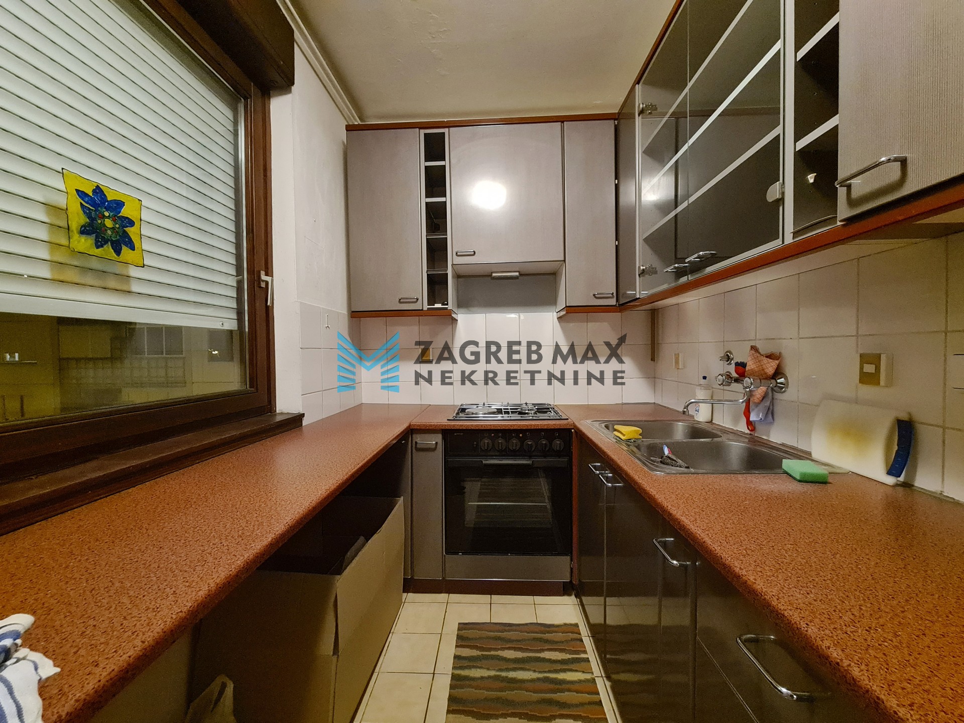 Zagreb - VRBANI – Rudeška ulica, prostran 3soban stan 65 m2, 3. kat, odlična lokacija, loggia, BEZ PROVIZIJE