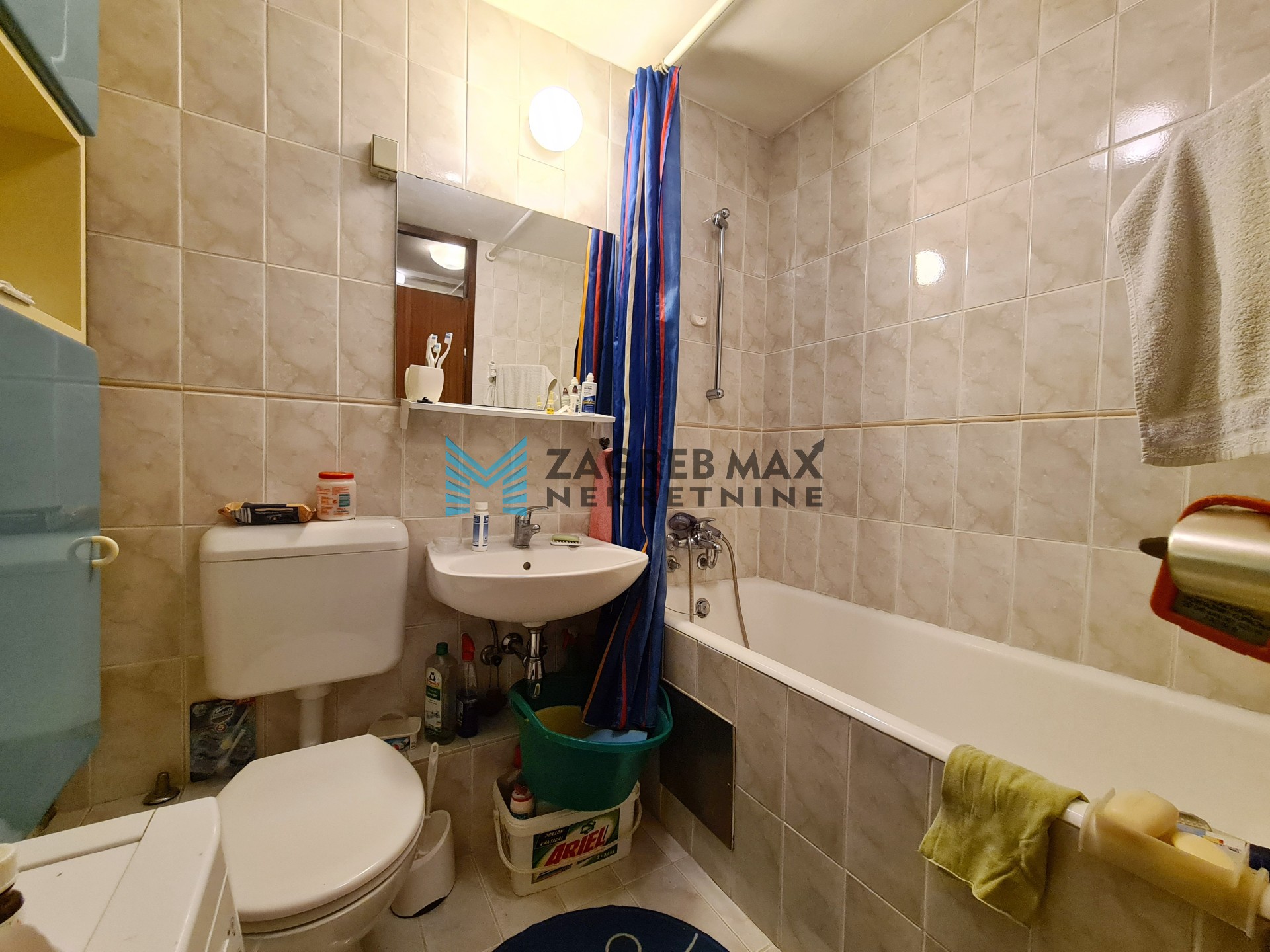 Zagreb - VRBANI – Rudeška ulica, prostran 3soban stan 65 m2, 3. kat, odlična lokacija, loggia, BEZ PROVIZIJE