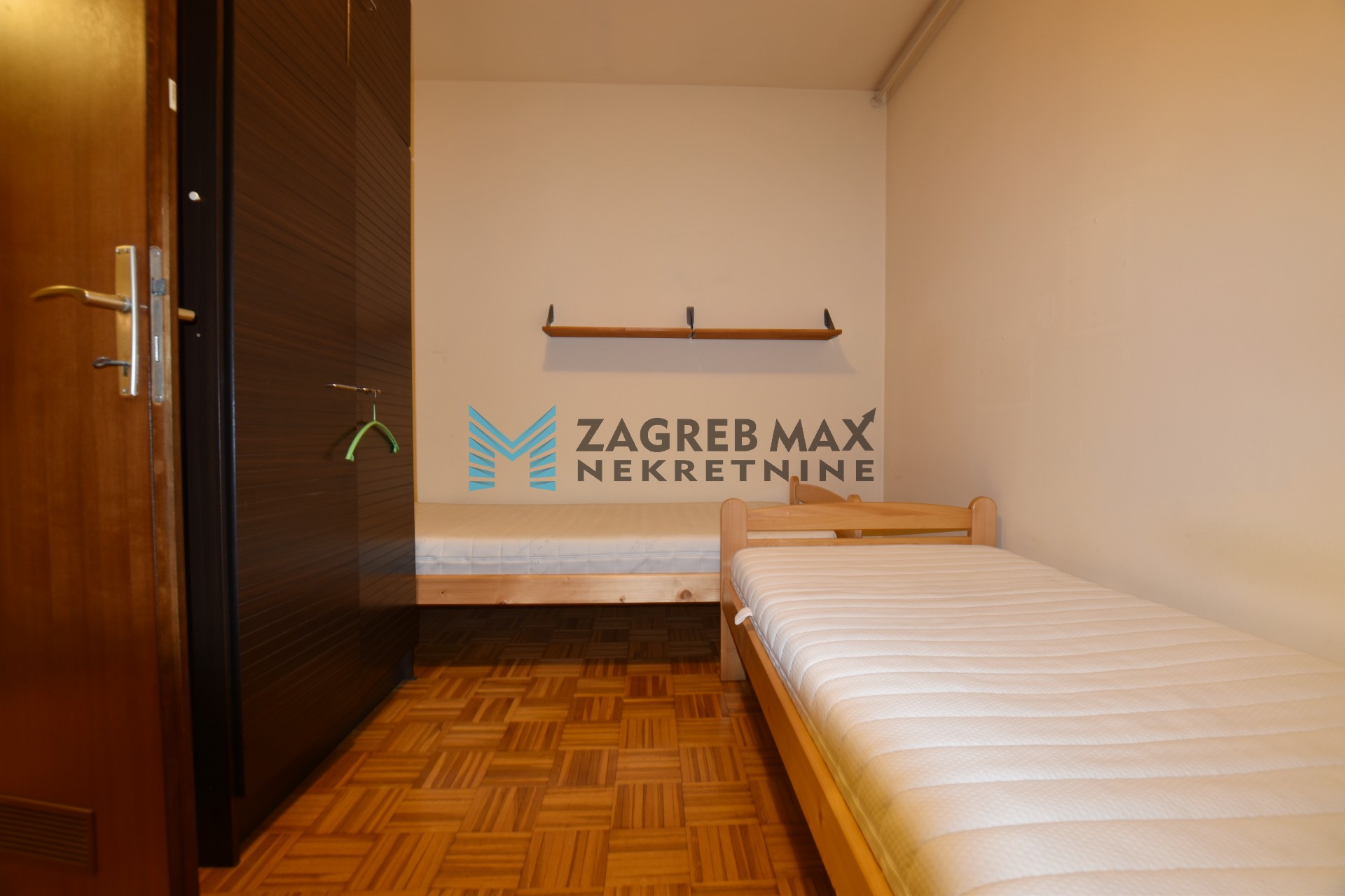 Zagreb - VRBANI – Rudeška ulica, prostran 3soban stan 65 m2, 3. kat, odlična lokacija, loggia, BEZ PROVIZIJE