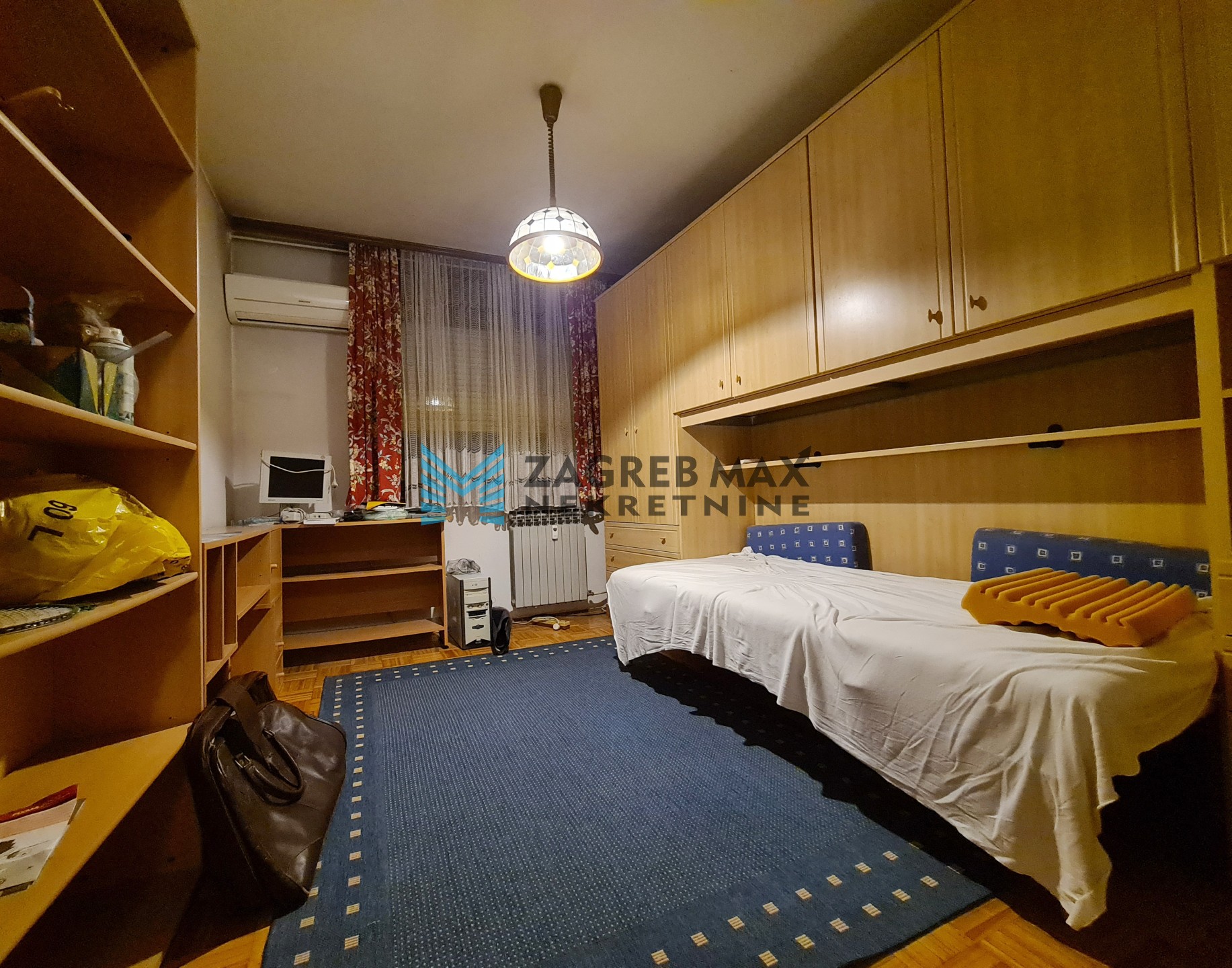 Zagreb - VRBANI – Rudeška ulica, prostran 3soban stan 65 m2, 3. kat, odlična lokacija, loggia, BEZ PROVIZIJE