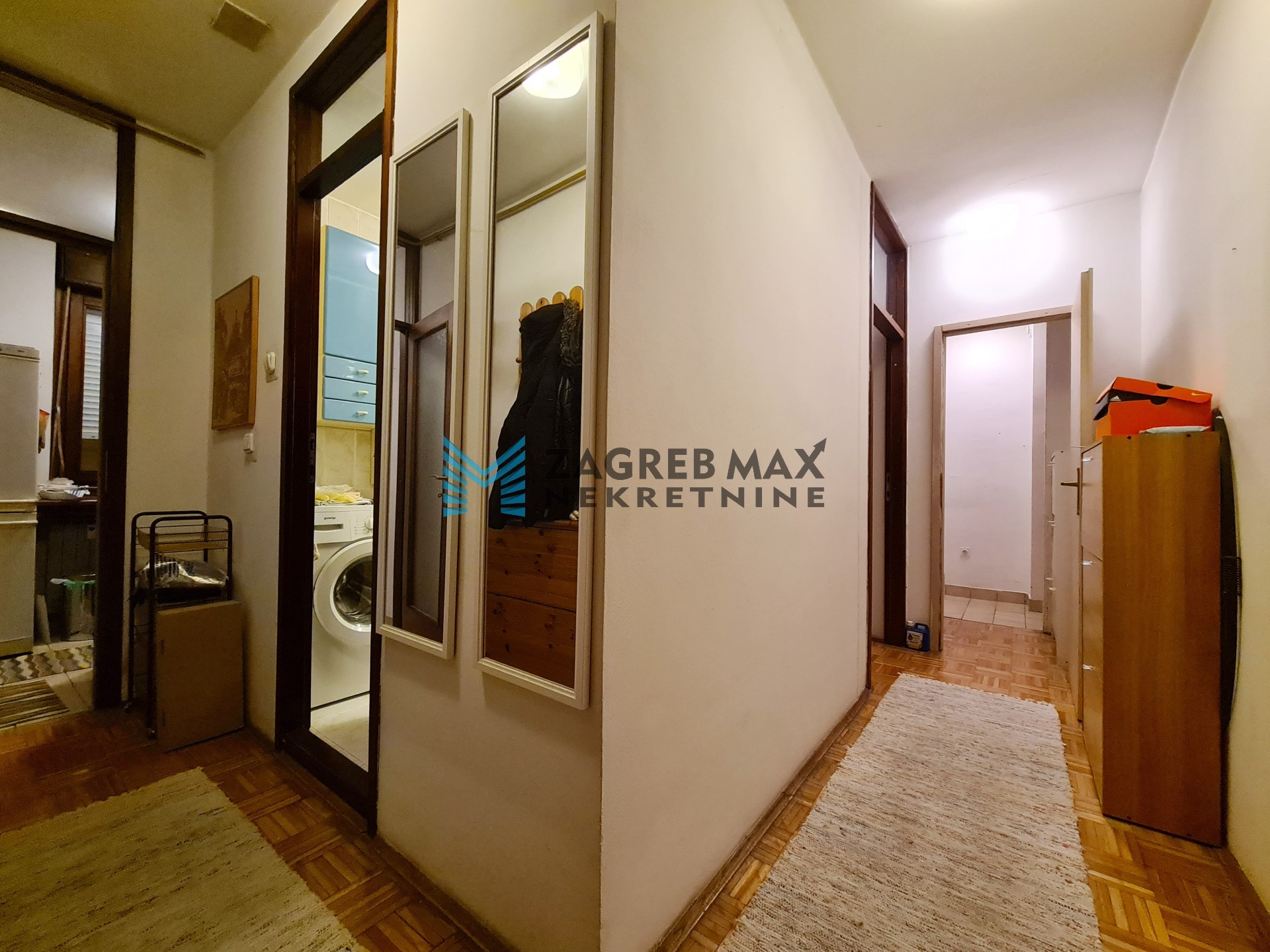 Zagreb - VRBANI – Rudeška ulica, prostran 3soban stan 65 m2, 3. kat, odlična lokacija, loggia, BEZ PROVIZIJE