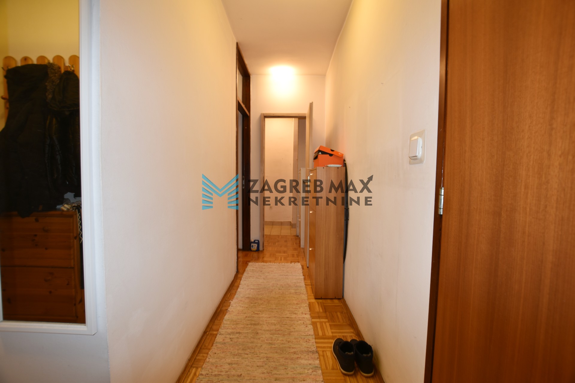 Zagreb - VRBANI – Rudeška ulica, prostran 3soban stan 65 m2, 3. kat, odlična lokacija, loggia, BEZ PROVIZIJE