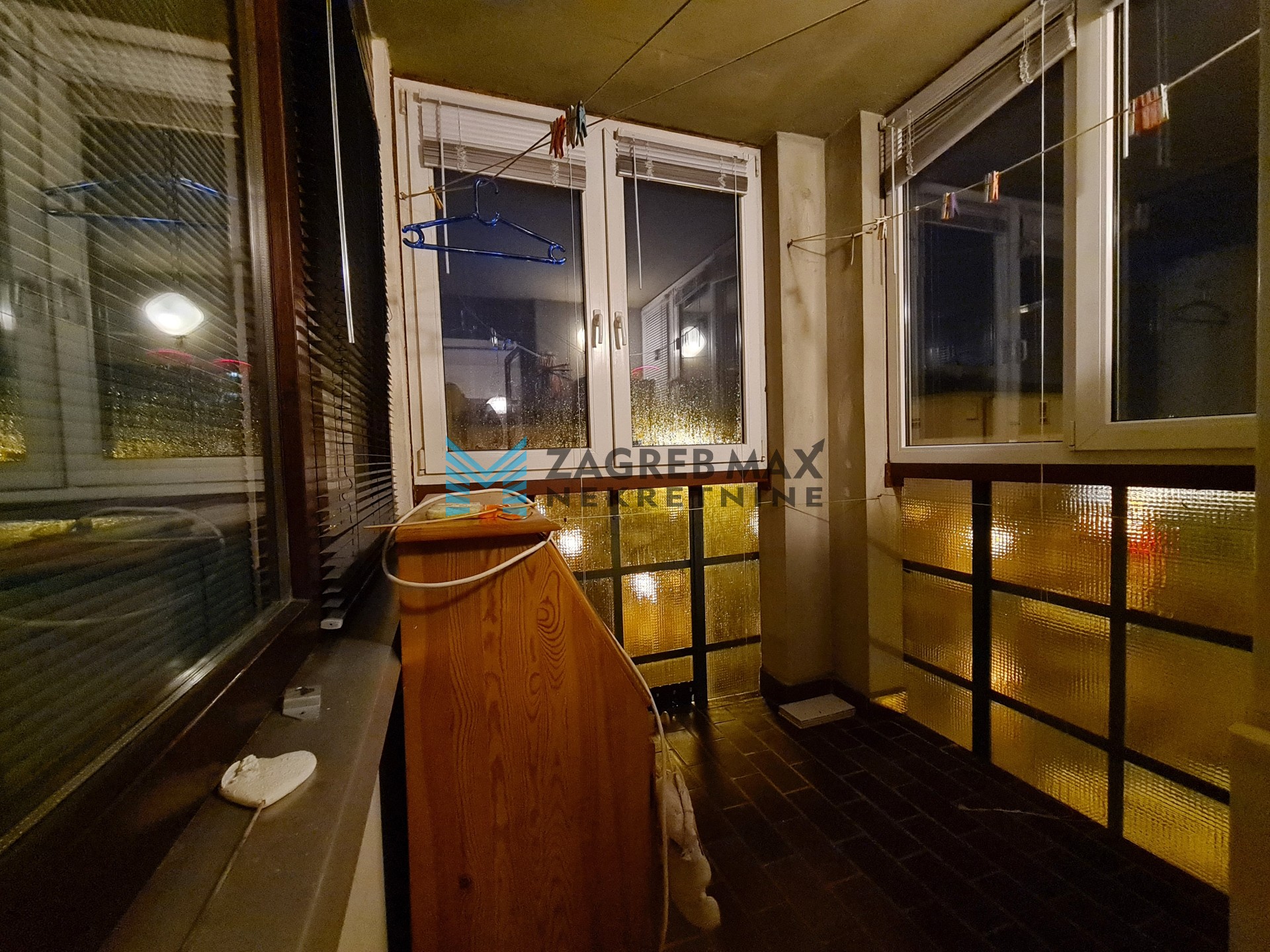 Zagreb - VRBANI – Rudeška ulica, prostran 3soban stan 65 m2, 3. kat, odlična lokacija, loggia, BEZ PROVIZIJE