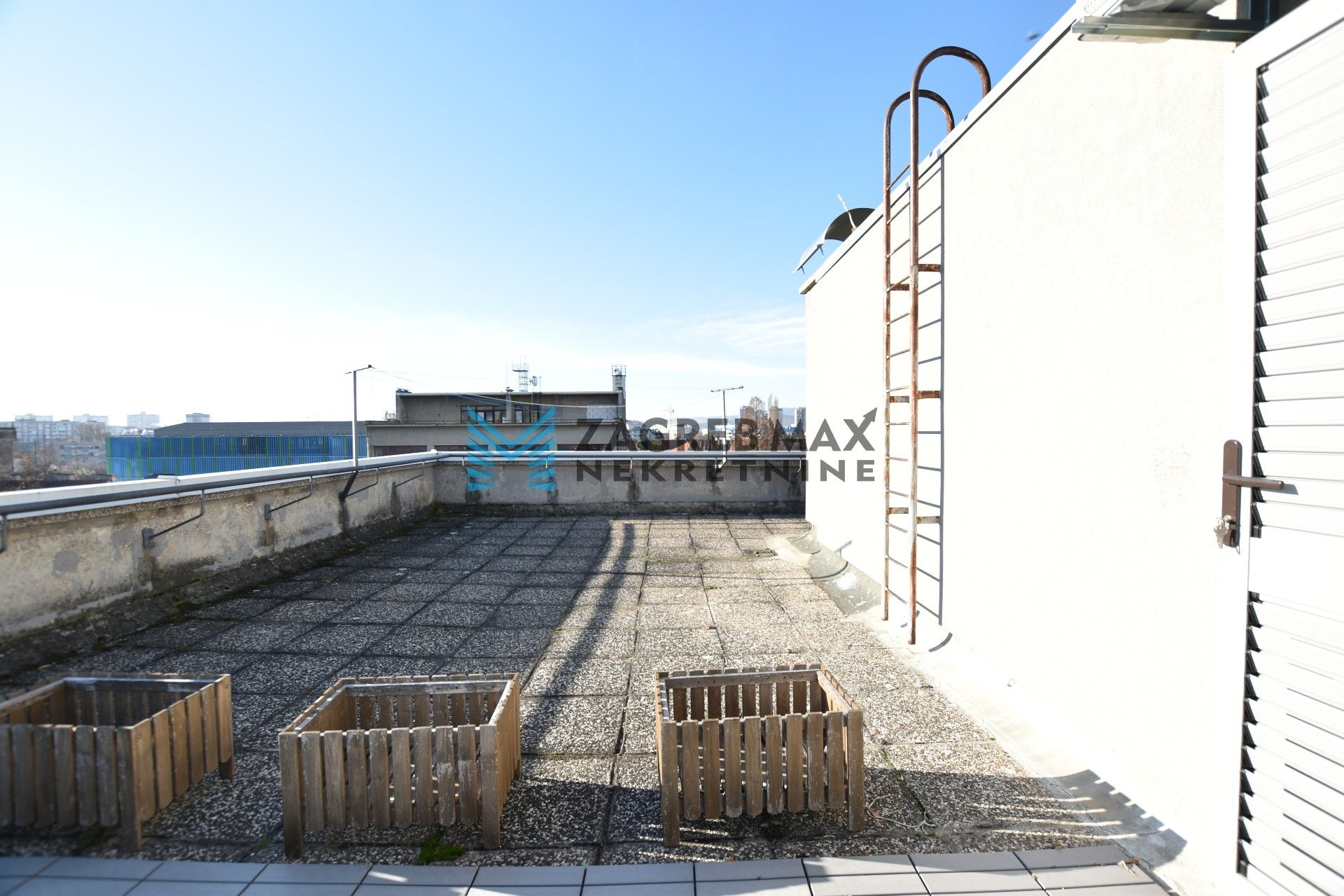 Zagreb - TRNJE Savska ulica, moderan 1soban stan 25 m2, 5. kat, terasa, parking, odlična lokacija