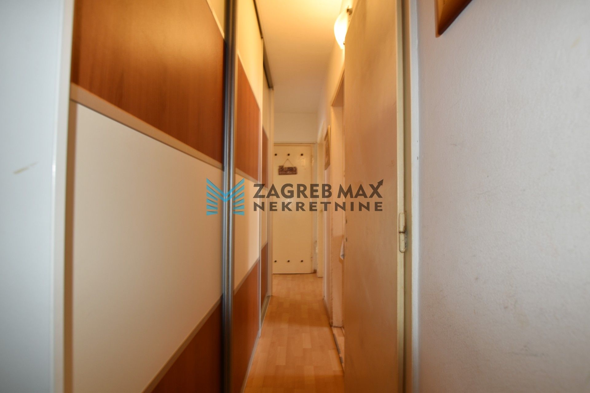 Zagreb - TRNSKO – Ugodan 2soban stan 49 m2, 3. kat, mirno okruženje, BEZ PROVIZIJE