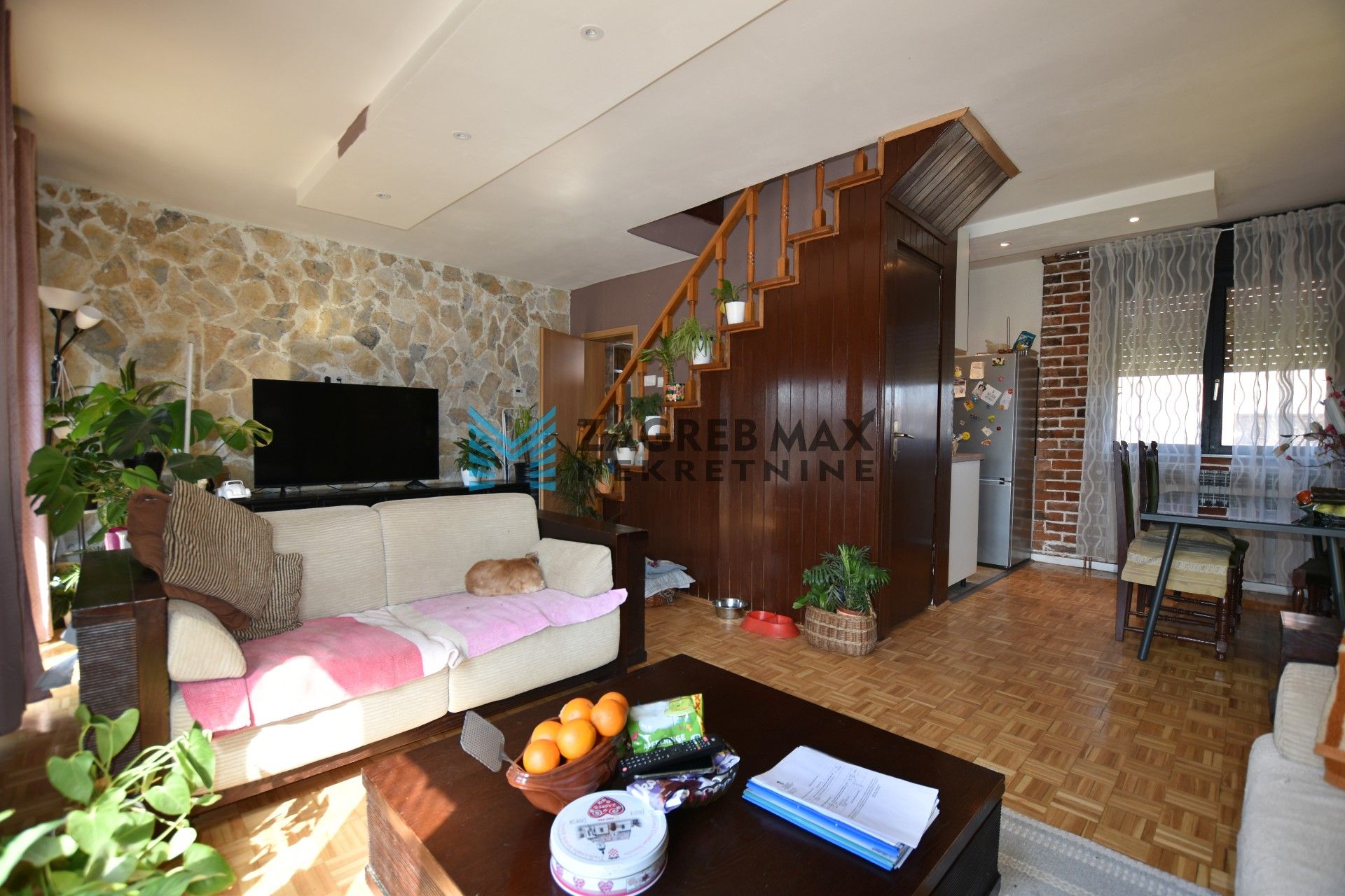 Zagreb - LUČKO – Obiteljska samostojeća kuća 122 m2, zemljište 542 m2, mirno okruženje, garaža, BEZ PROVIZIJE