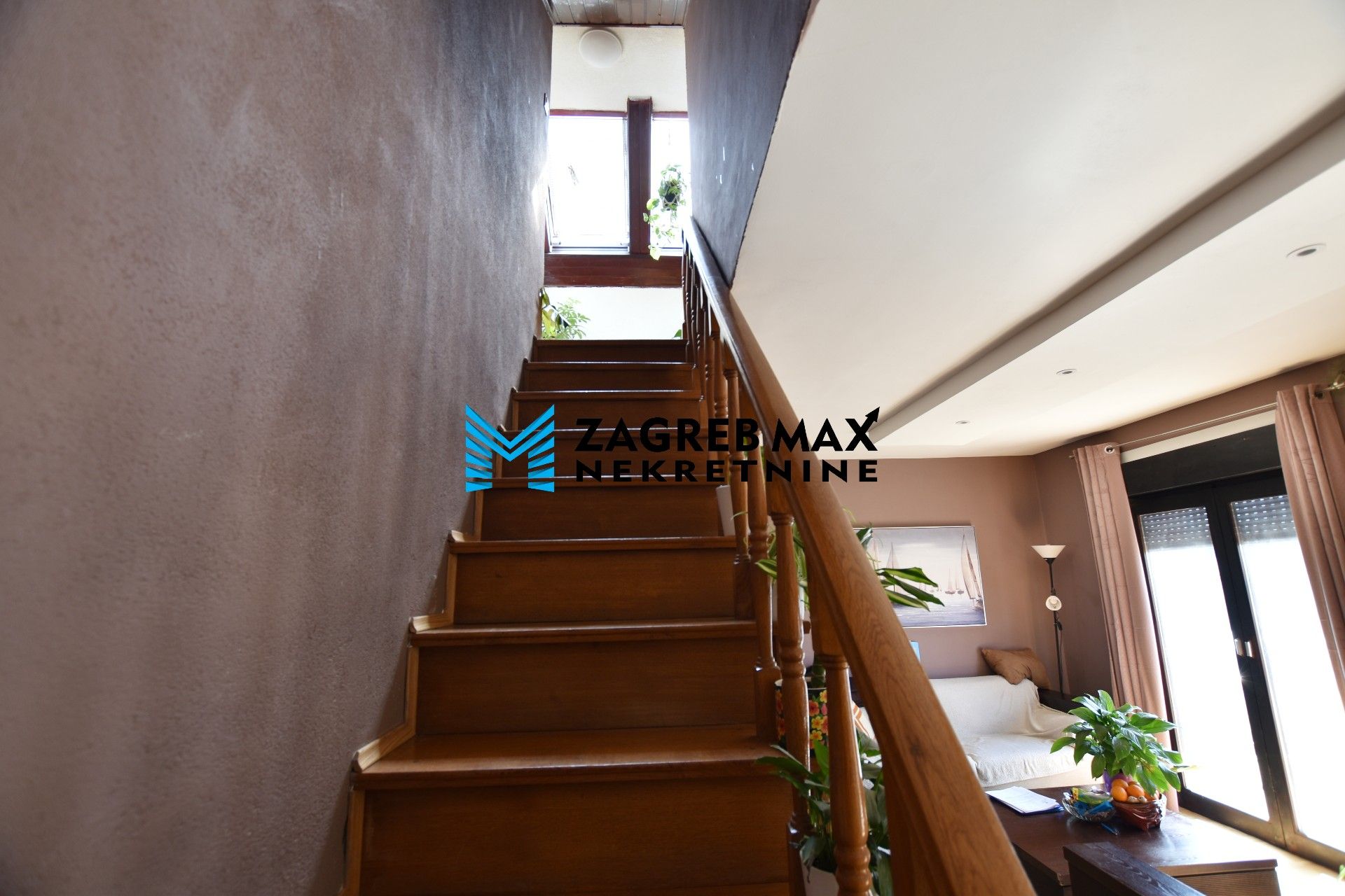 Zagreb - LUČKO – Obiteljska samostojeća kuća 122 m2, zemljište 542 m2, mirno okruženje, garaža, BEZ PROVIZIJE