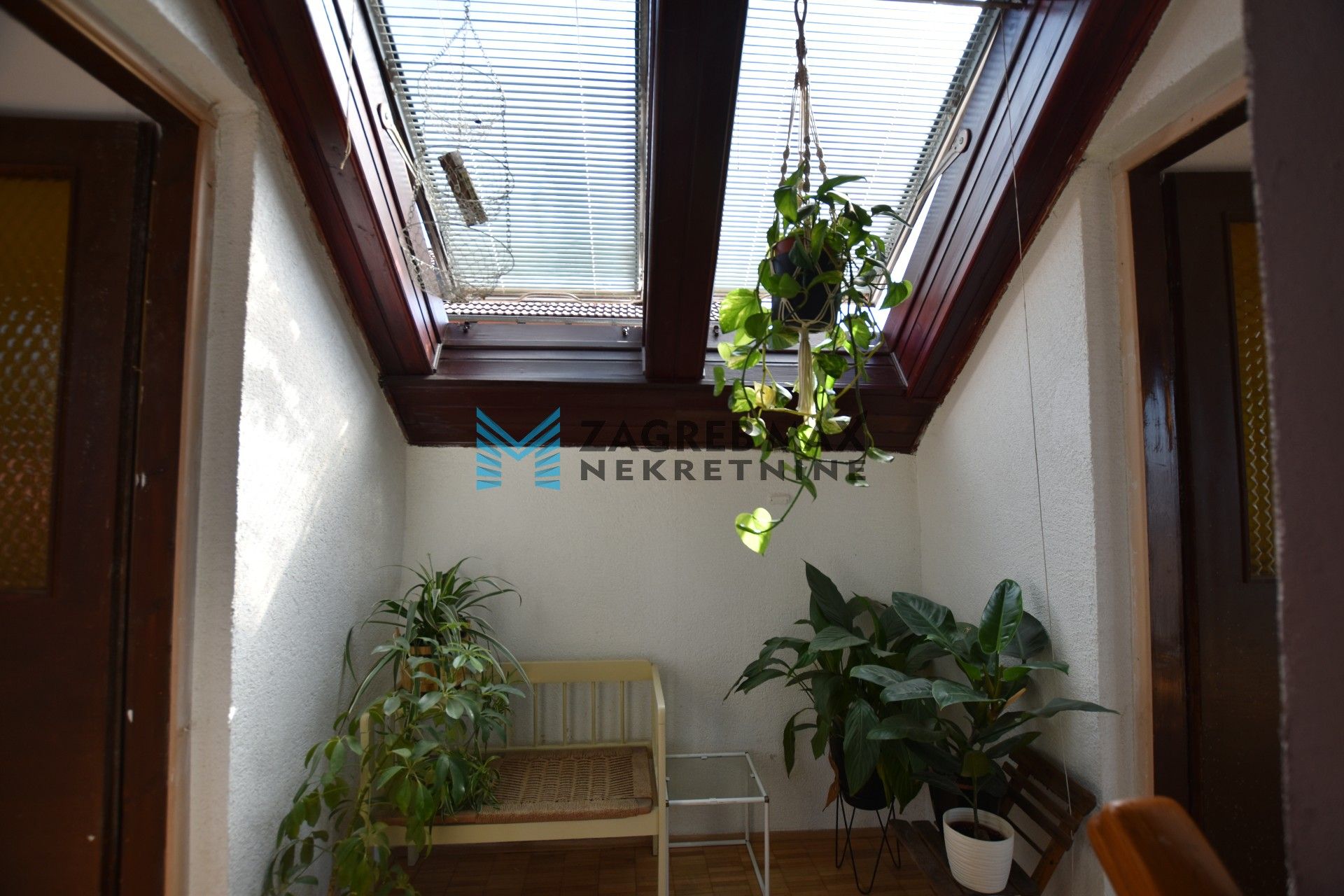 Zagreb - LUČKO – Obiteljska samostojeća kuća 122 m2, zemljište 542 m2, mirno okruženje, garaža, BEZ PROVIZIJE