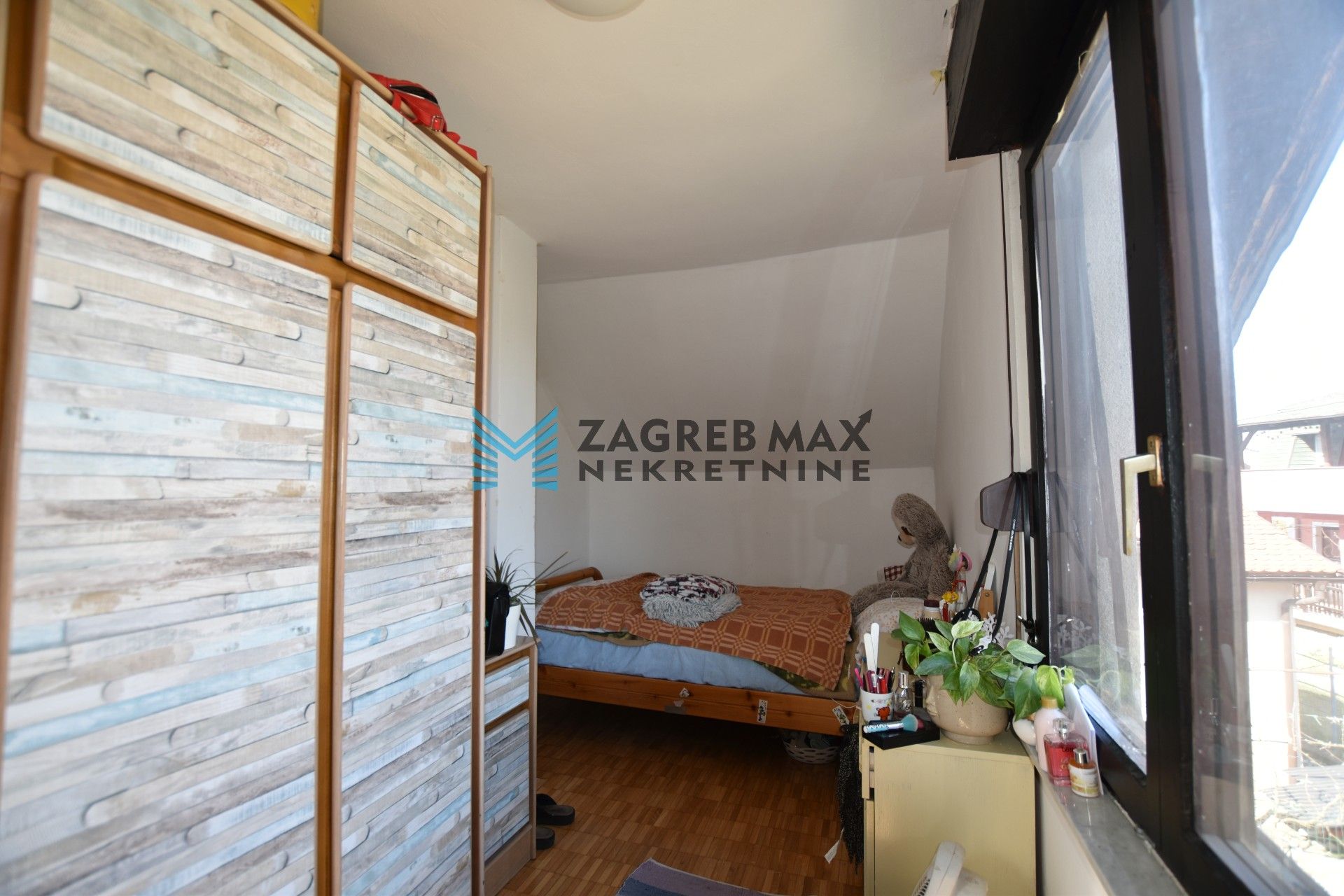 Zagreb - LUČKO – Obiteljska samostojeća kuća 122 m2, zemljište 542 m2, mirno okruženje, garaža, BEZ PROVIZIJE