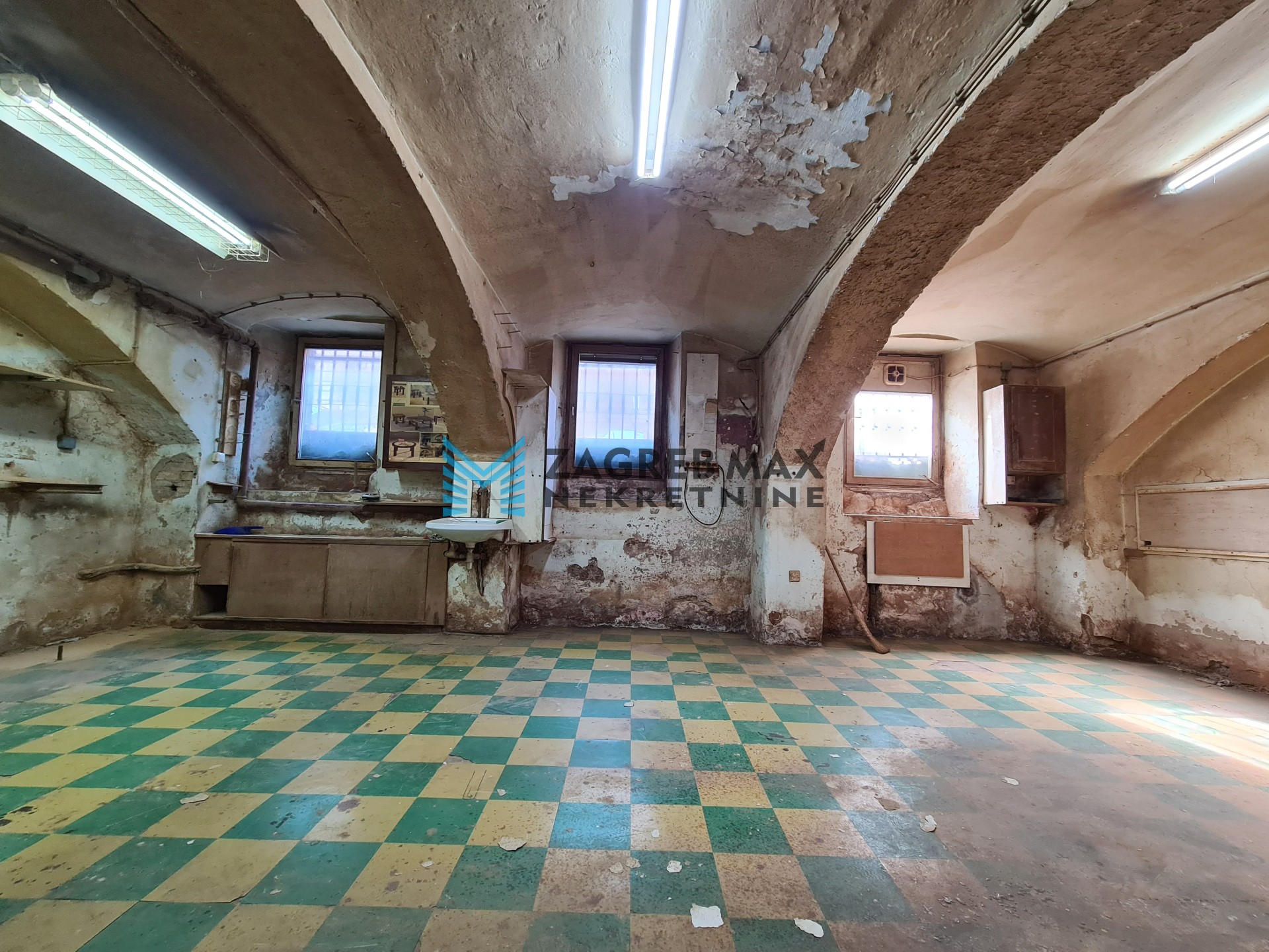 Zagreb - CENTAR – Prilaz Gjure Deželića poslovni prostor 87 m2, odlična lokacija, BEZ PROVIZIJE