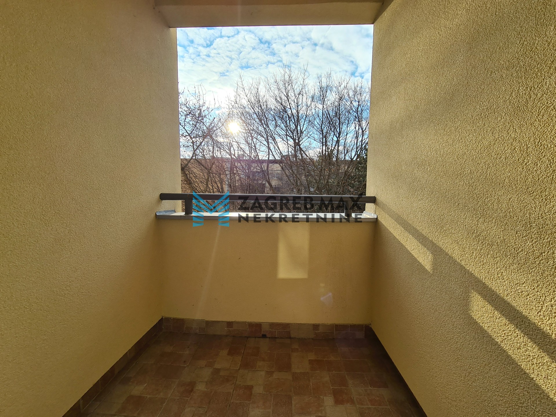 Zagreb - ŠPANSKO – ugodan 2soban stan 46 m2, 3. kat, mirno okruženje, loggia, spremište, BEZ PROVIZIJE