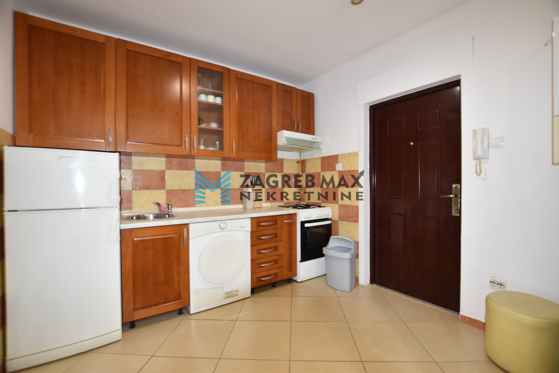 Zagreb - KVATERNIKOV TRG Ugodan 2soban stan 36 m2, suteren, odlična lokacija, spremište, BEZ PROVIZIJE