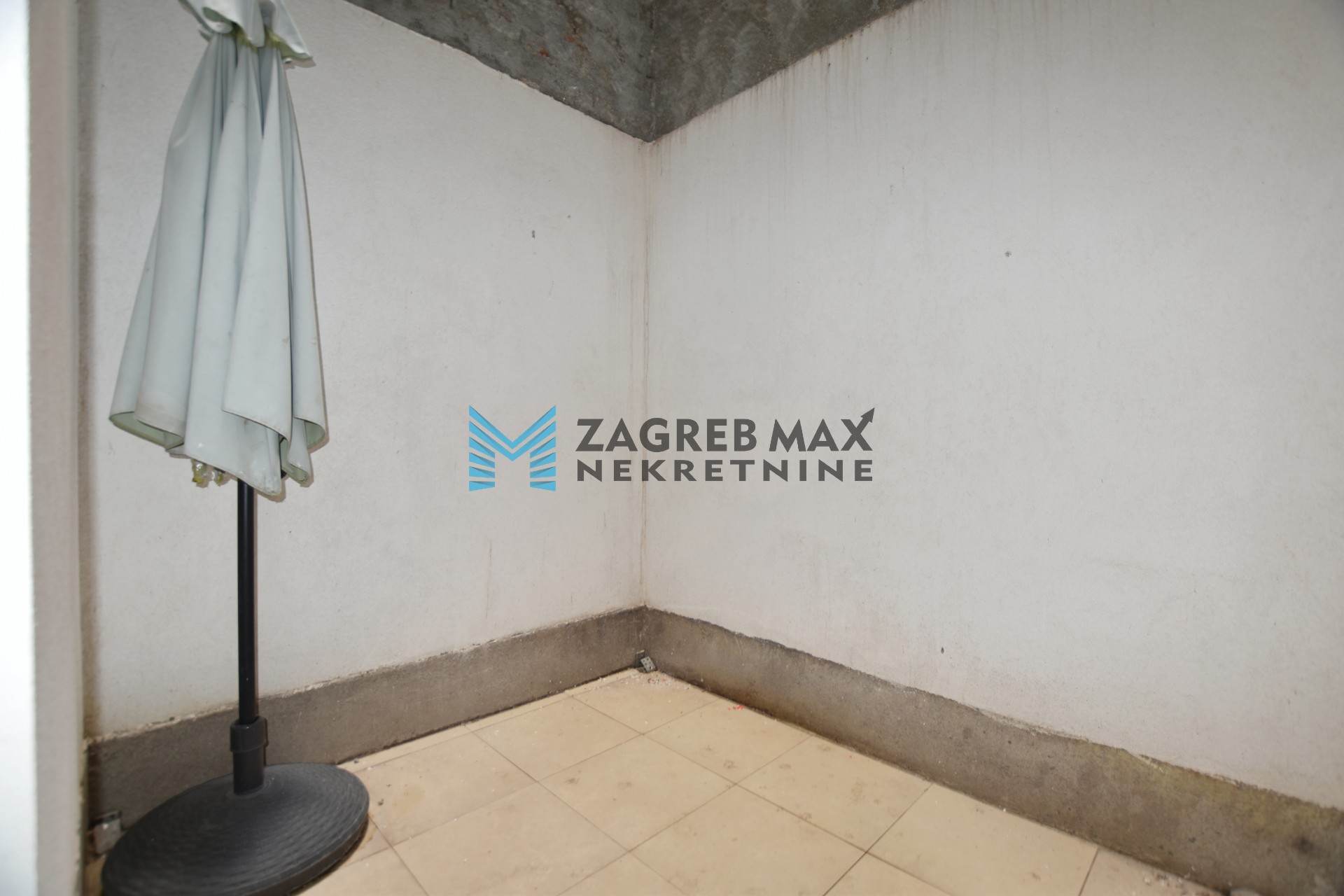 Zagreb - KVATERNIKOV TRG Ugodan 2soban stan 36 m2, suteren, odlična lokacija, spremište, BEZ PROVIZIJE