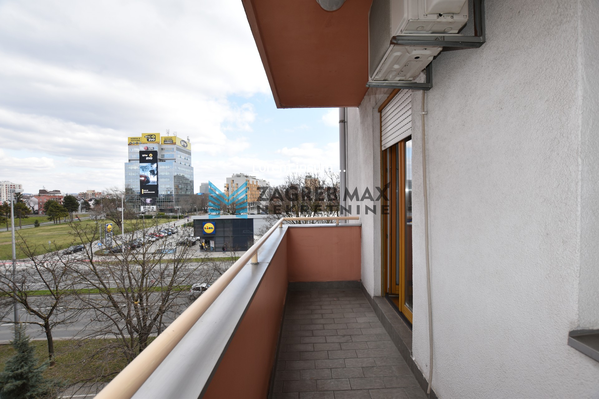 Zagreb - NAJAM - SREDNJACI Moderan 3soban stan 62 m2, 3. kat, odlična lokacija, balkon, BEZ PROVIZIJE