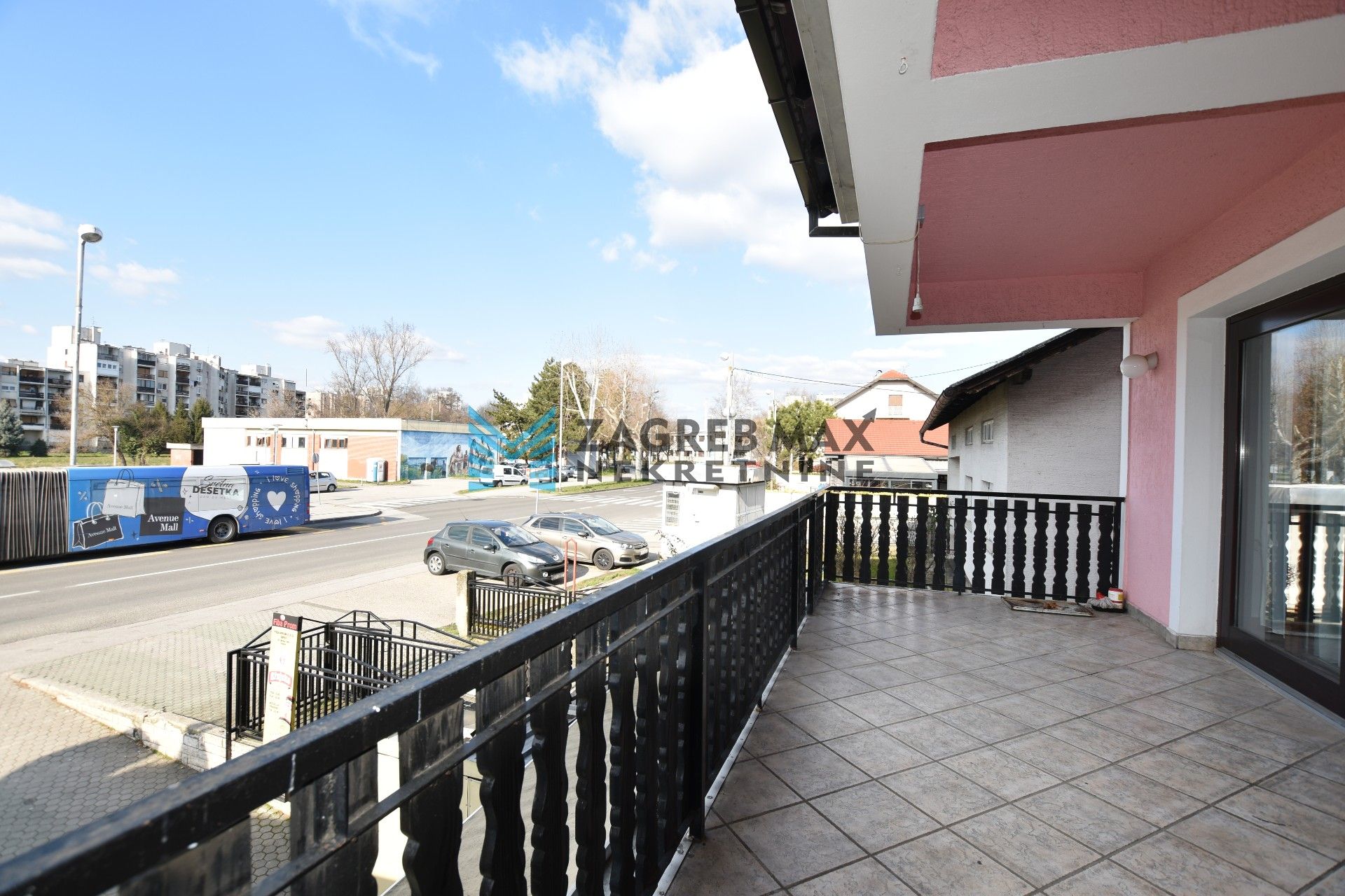 Zagreb - NAJAM - DUGAVE Komforan poslovni prostor od 50 m2, frekventna ulica, terasa, parking, BEZ PROVIZIJE