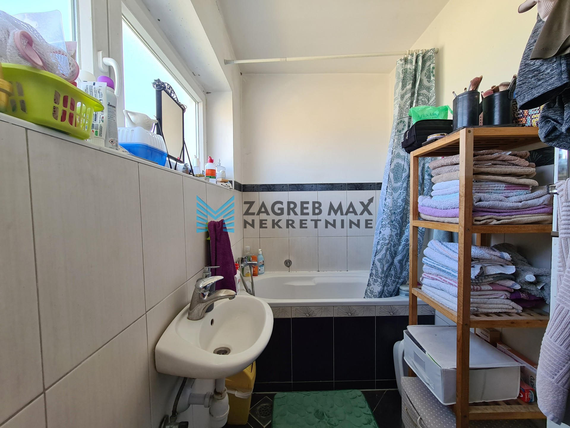 Zagreb - JEŽDOVEC Udoban 2soban stan 65 m2, 1. kat, mirno okruženje, loggia, parking, BEZ PROVIZIJE